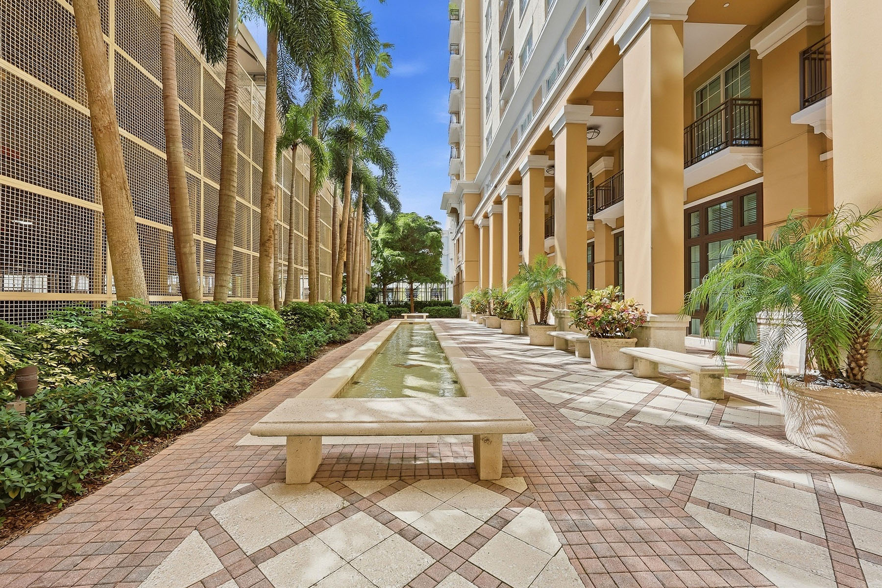 750 N Tamiami Trail , 517
