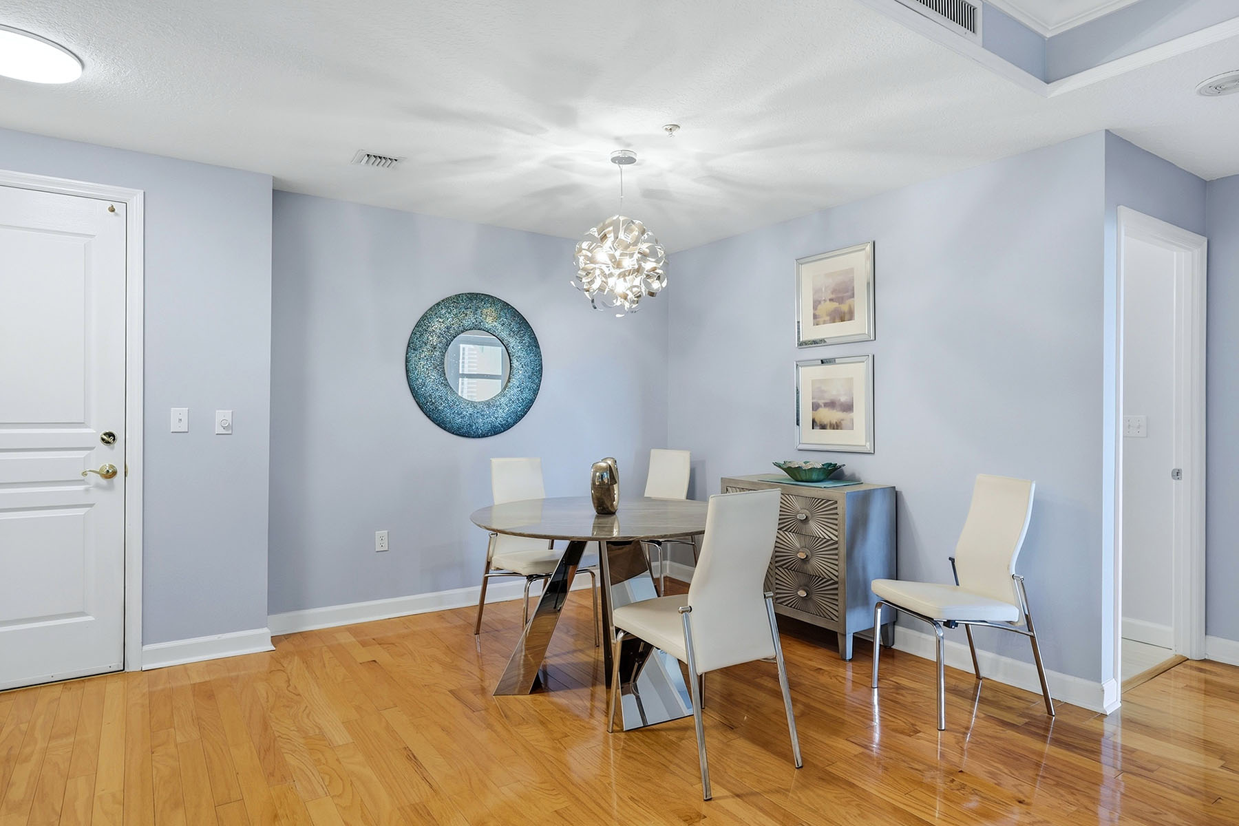 750 N Tamiami Trail , 517