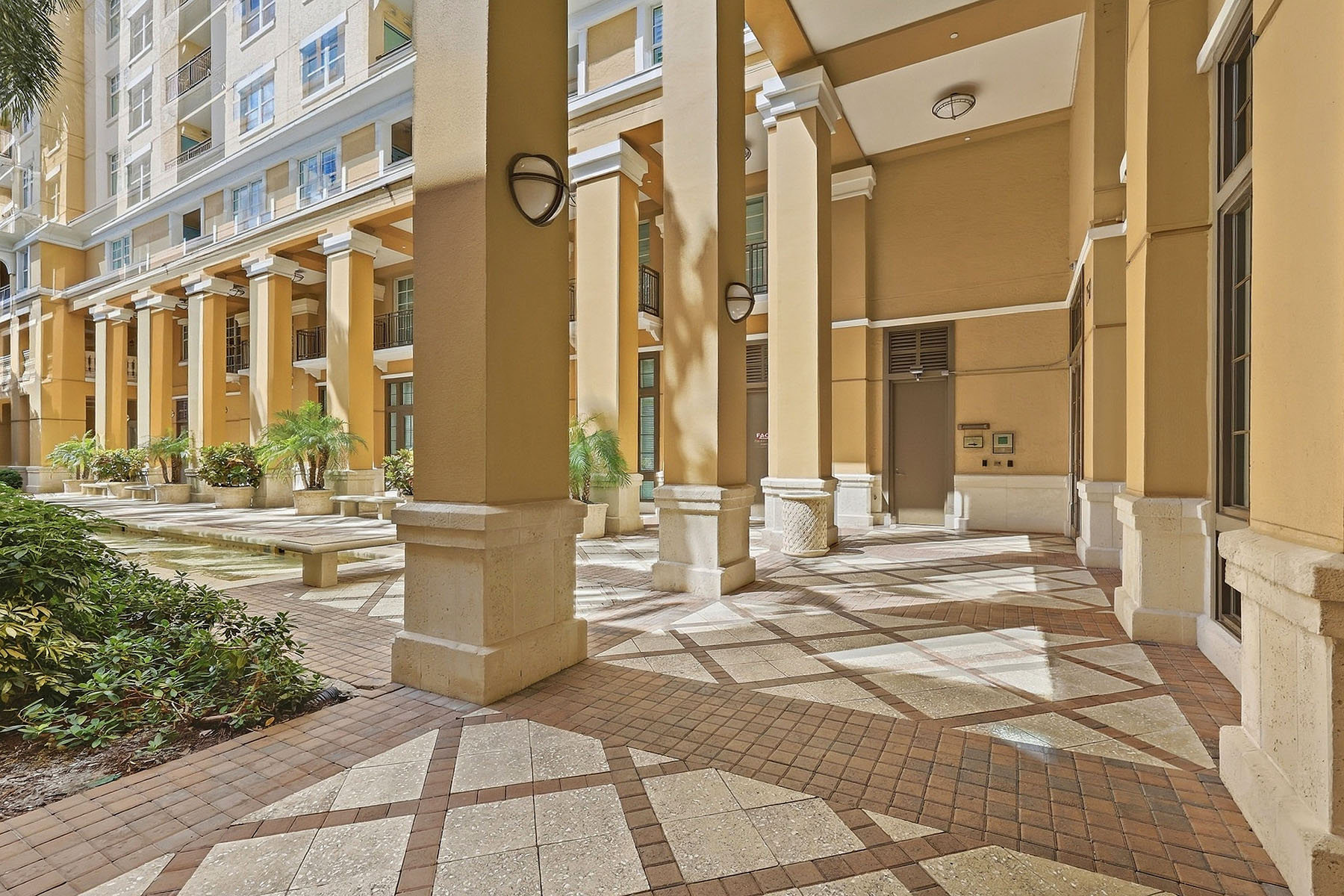 750 N Tamiami Trail , 517