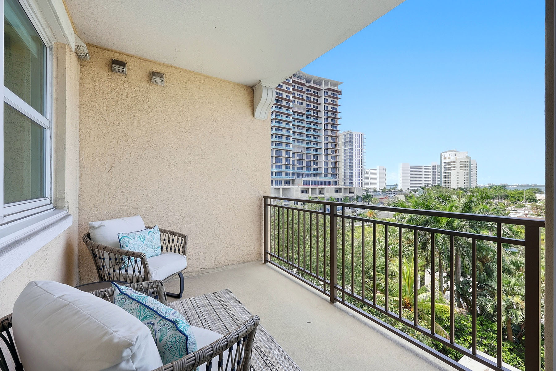 750 N Tamiami Trail , 517