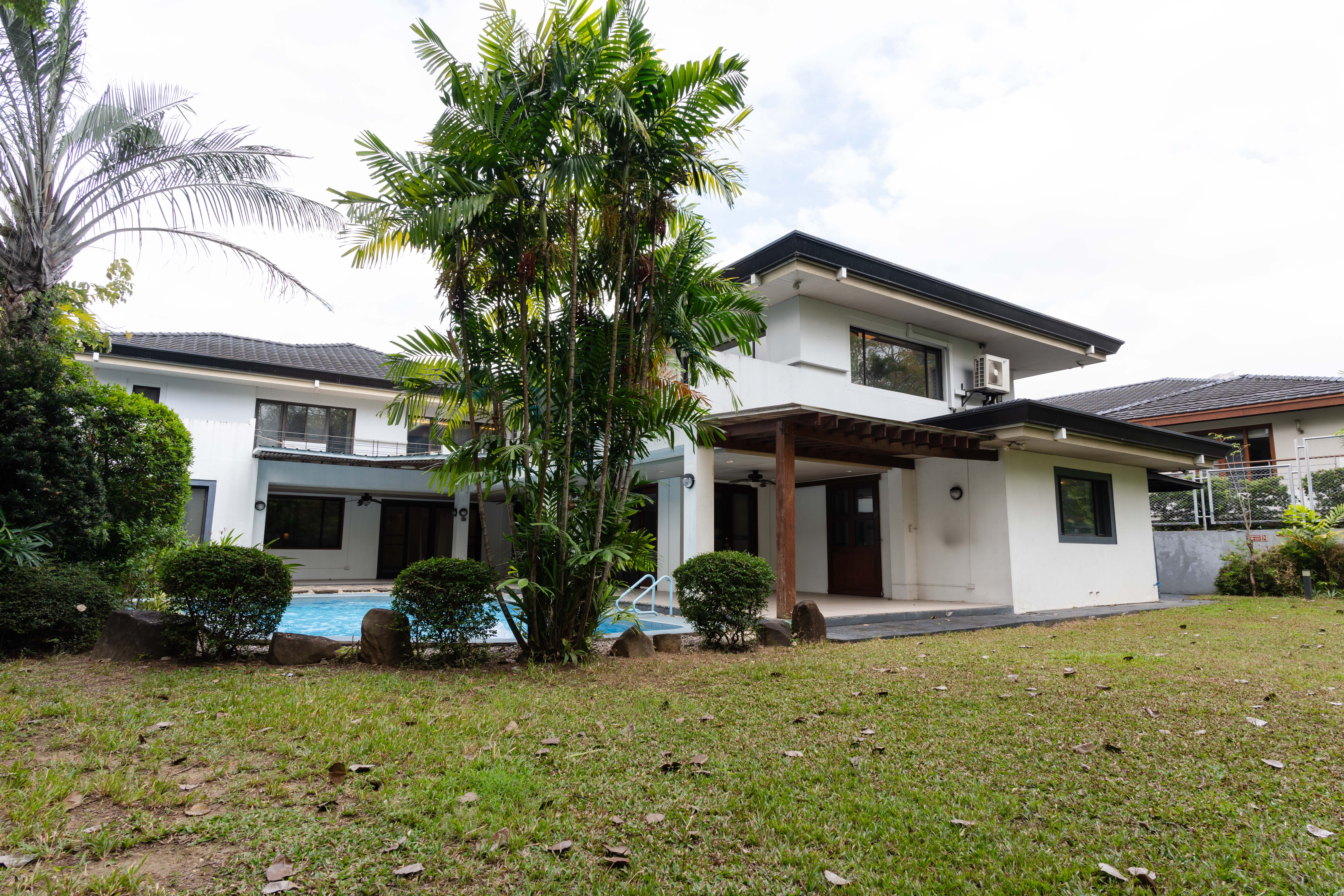 Dasmariñas Village