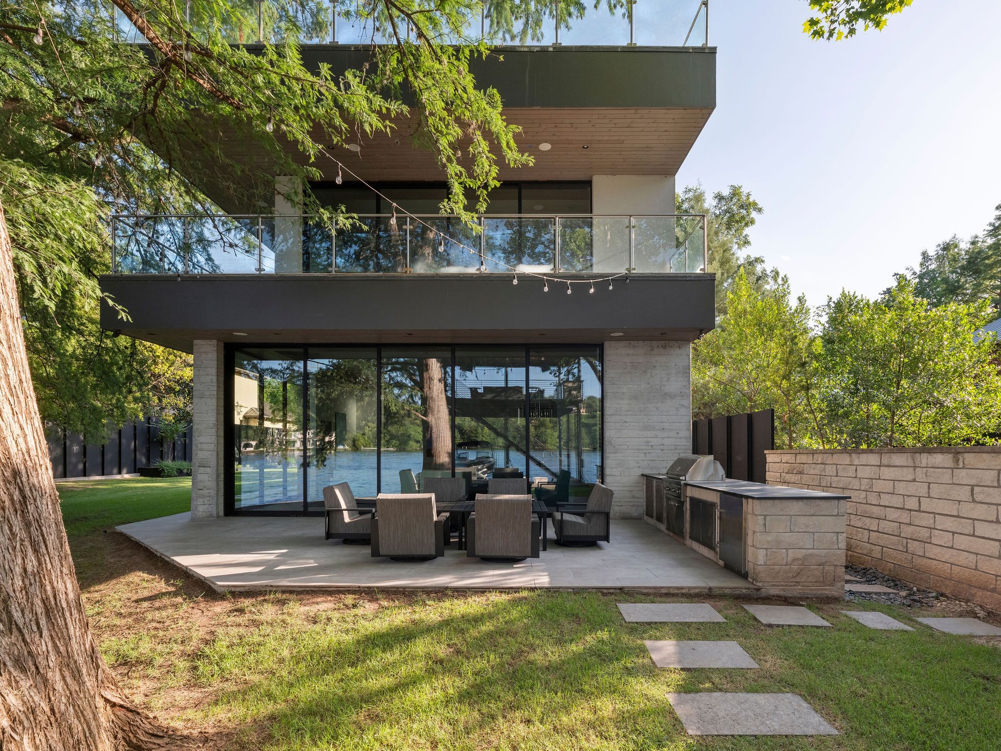 1404 Rockcliff Road 
