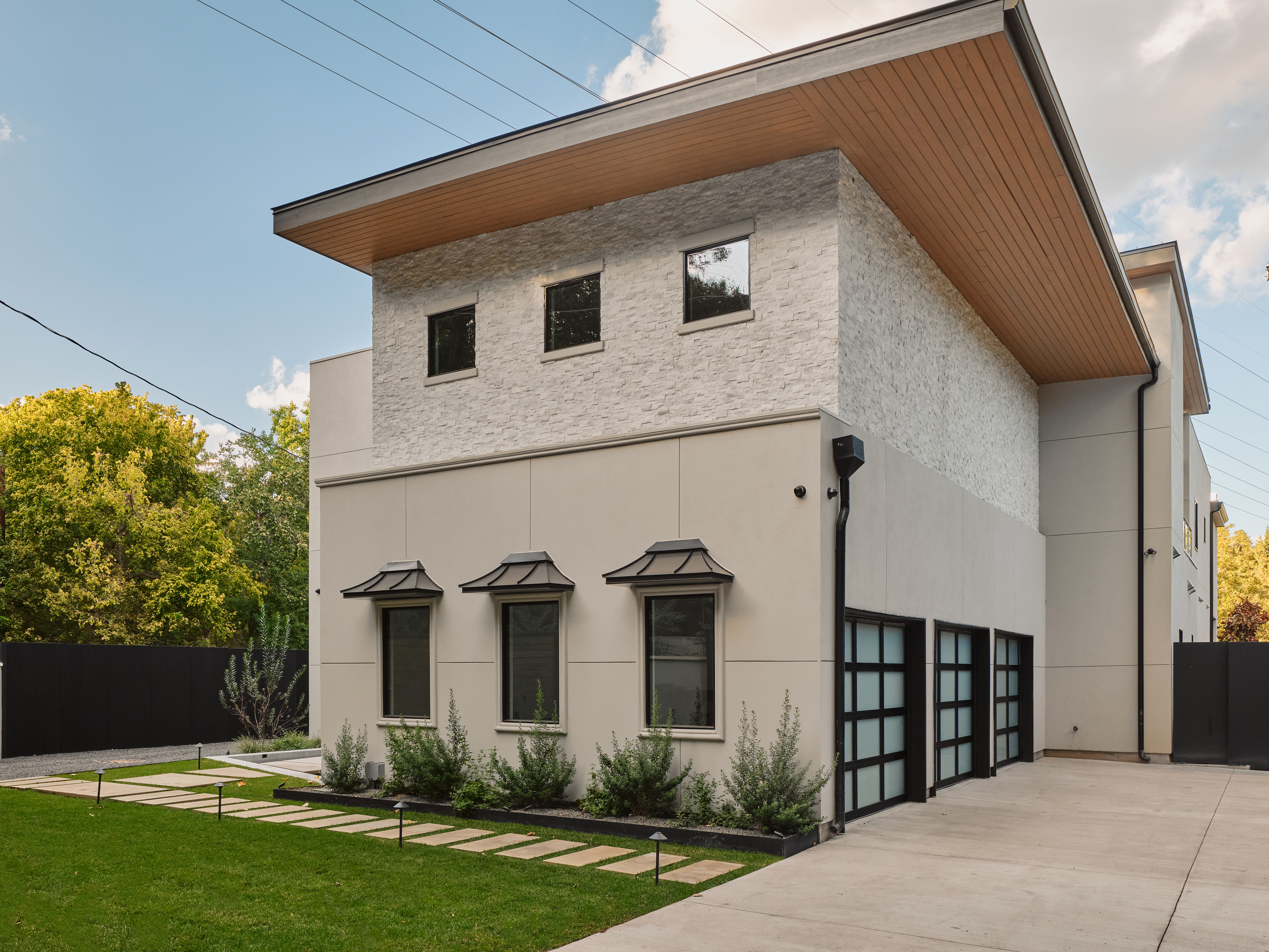 1404 Rockcliff Road 