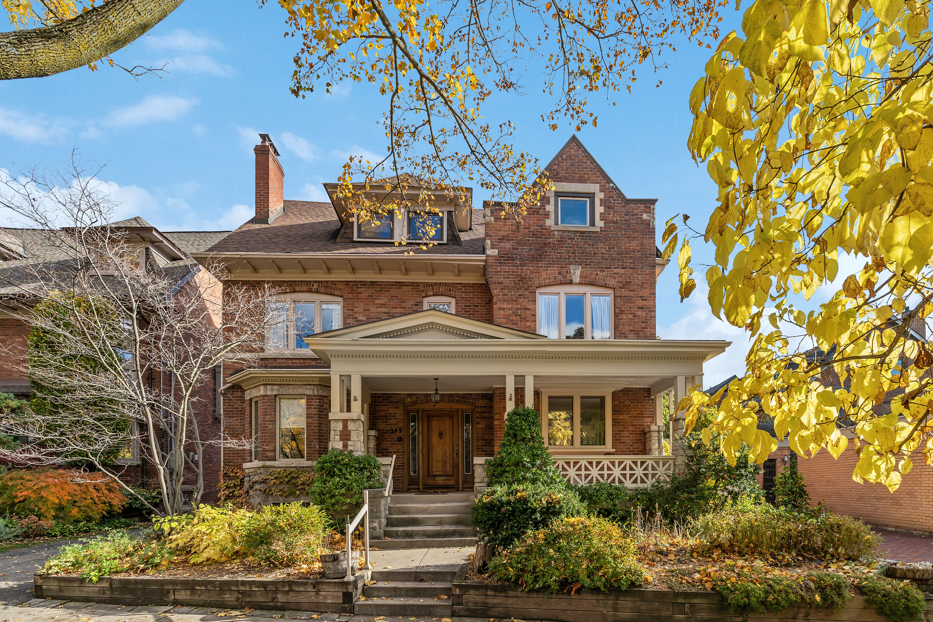 105 Cluny Dr