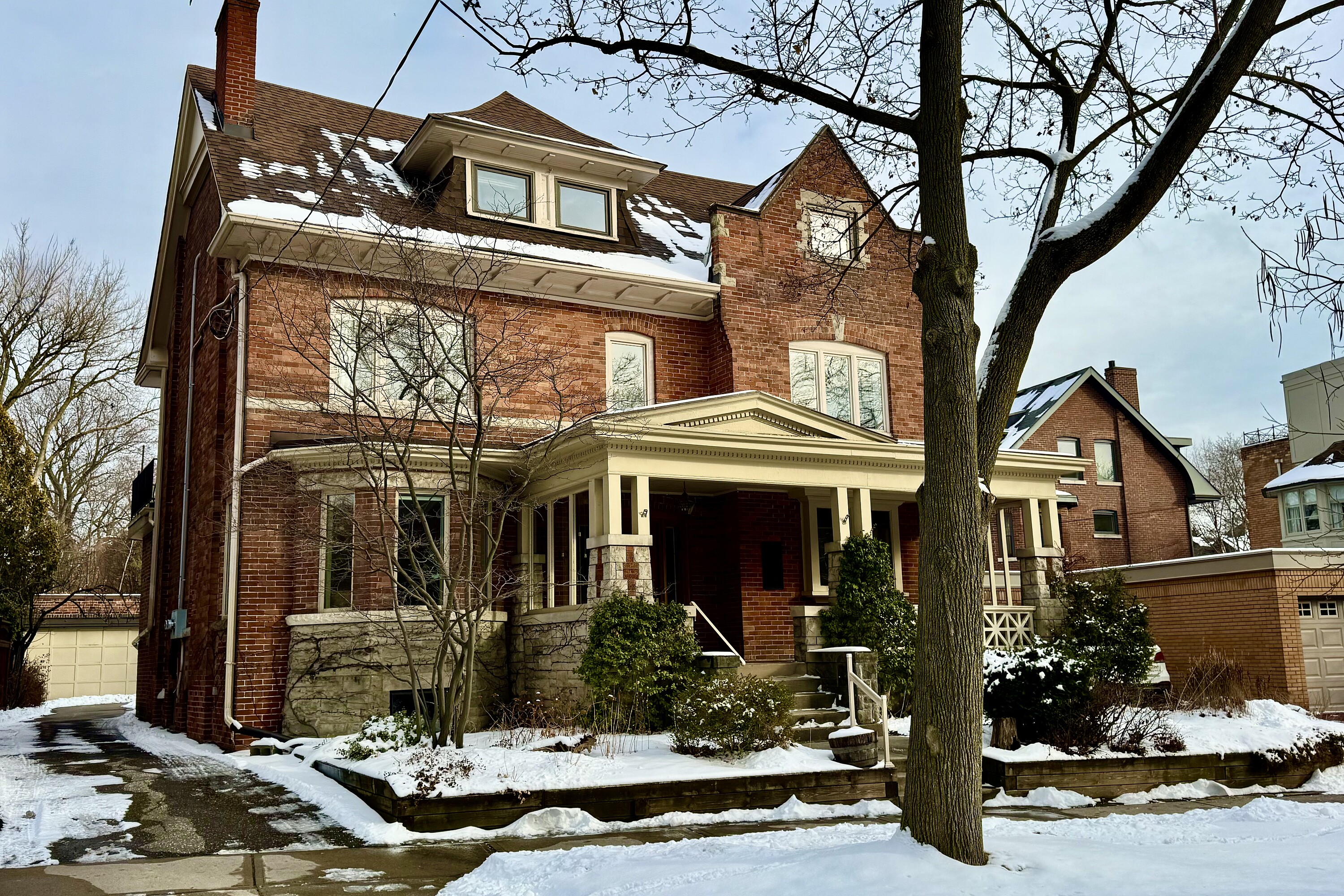 105 Cluny Dr