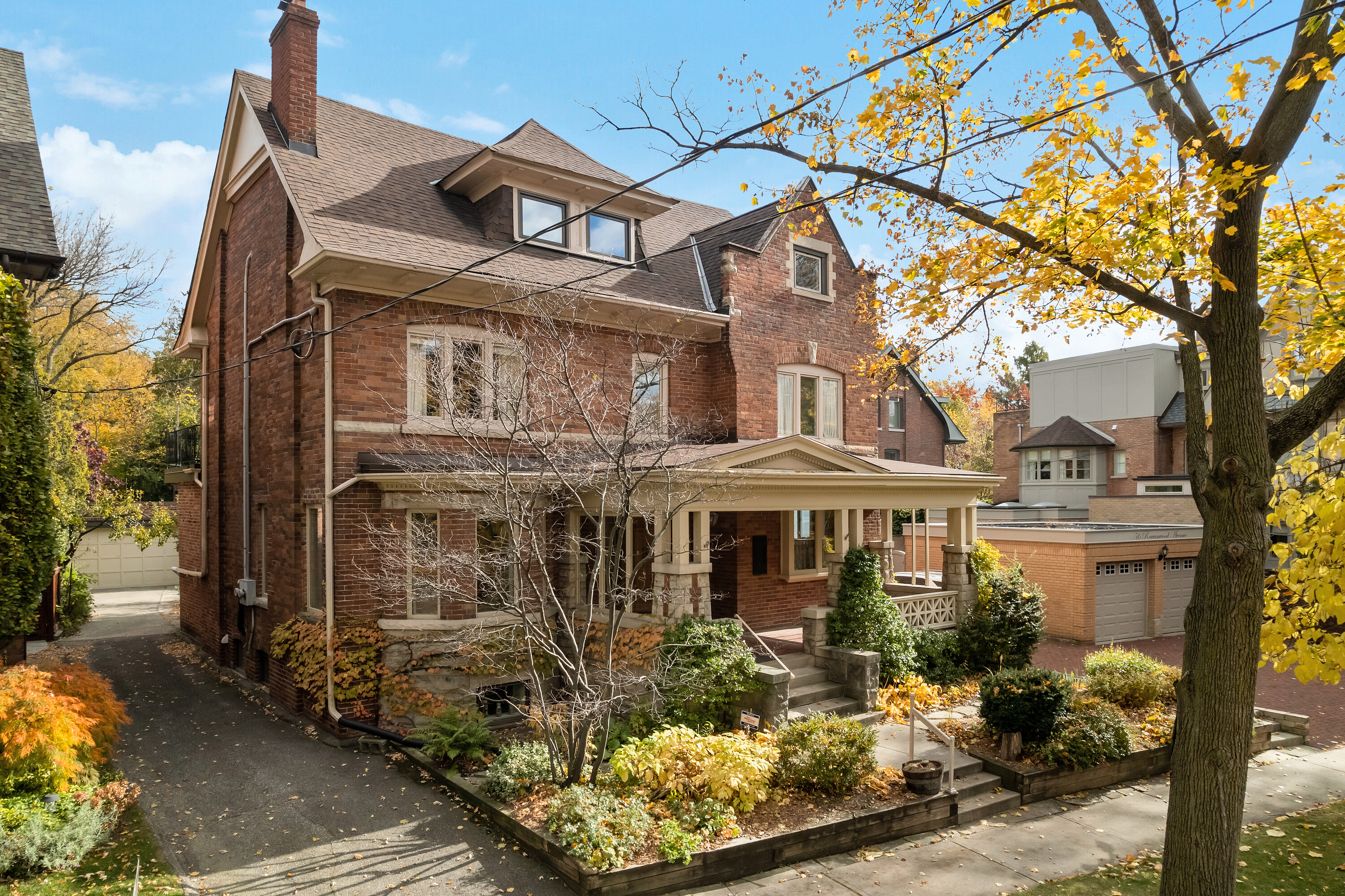 105 Cluny Dr