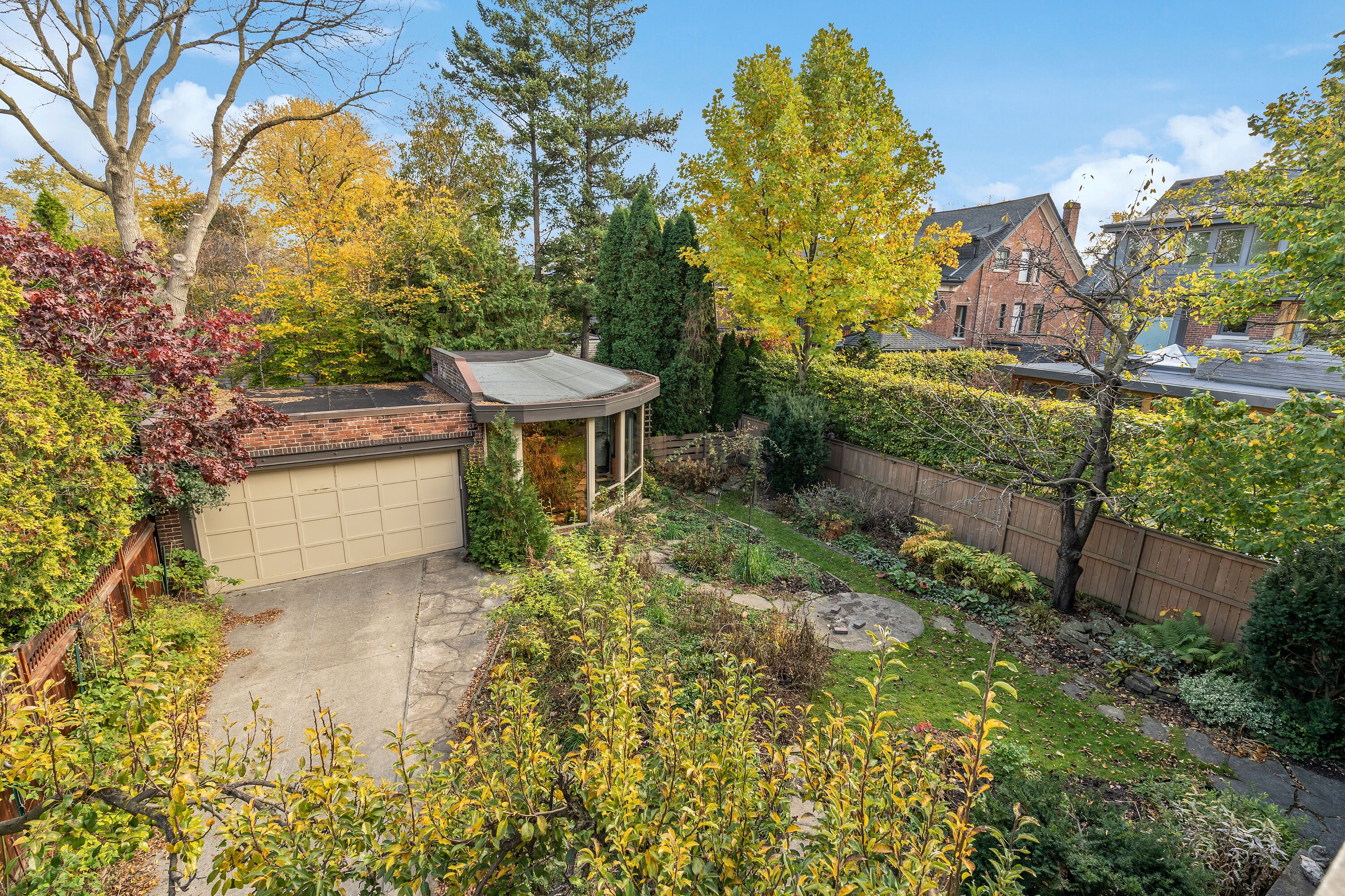 105 Cluny Dr