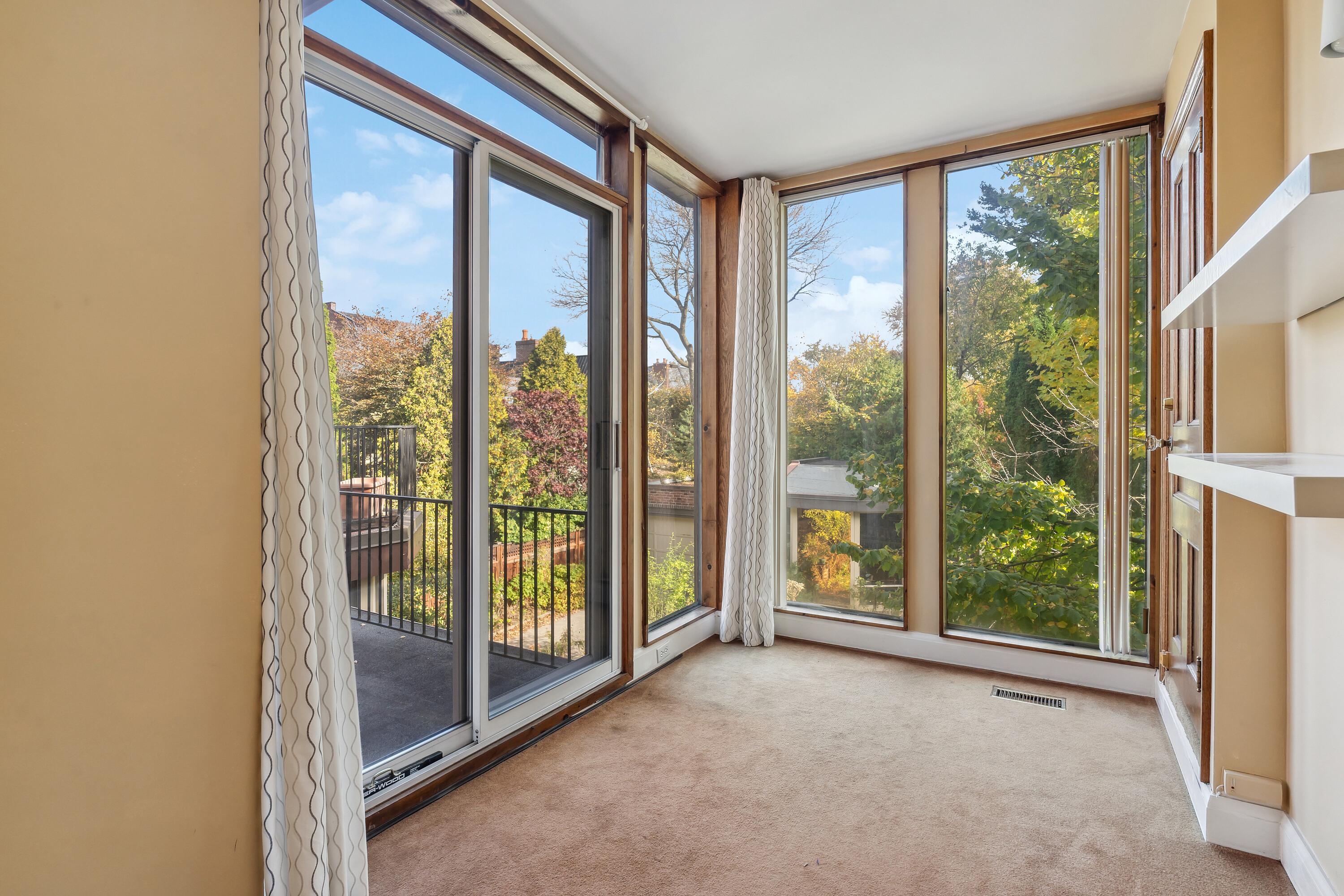 105 Cluny Dr