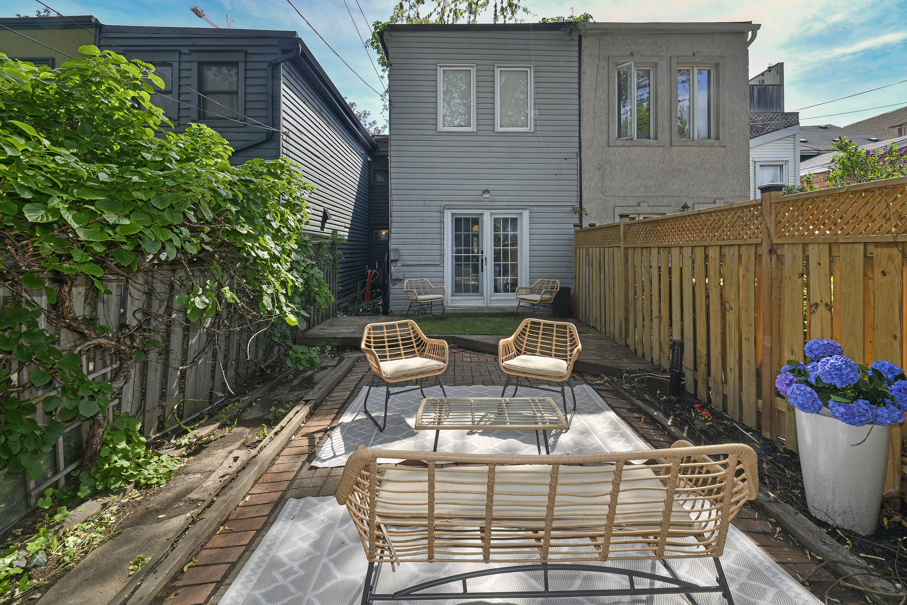 282 Berkeley St