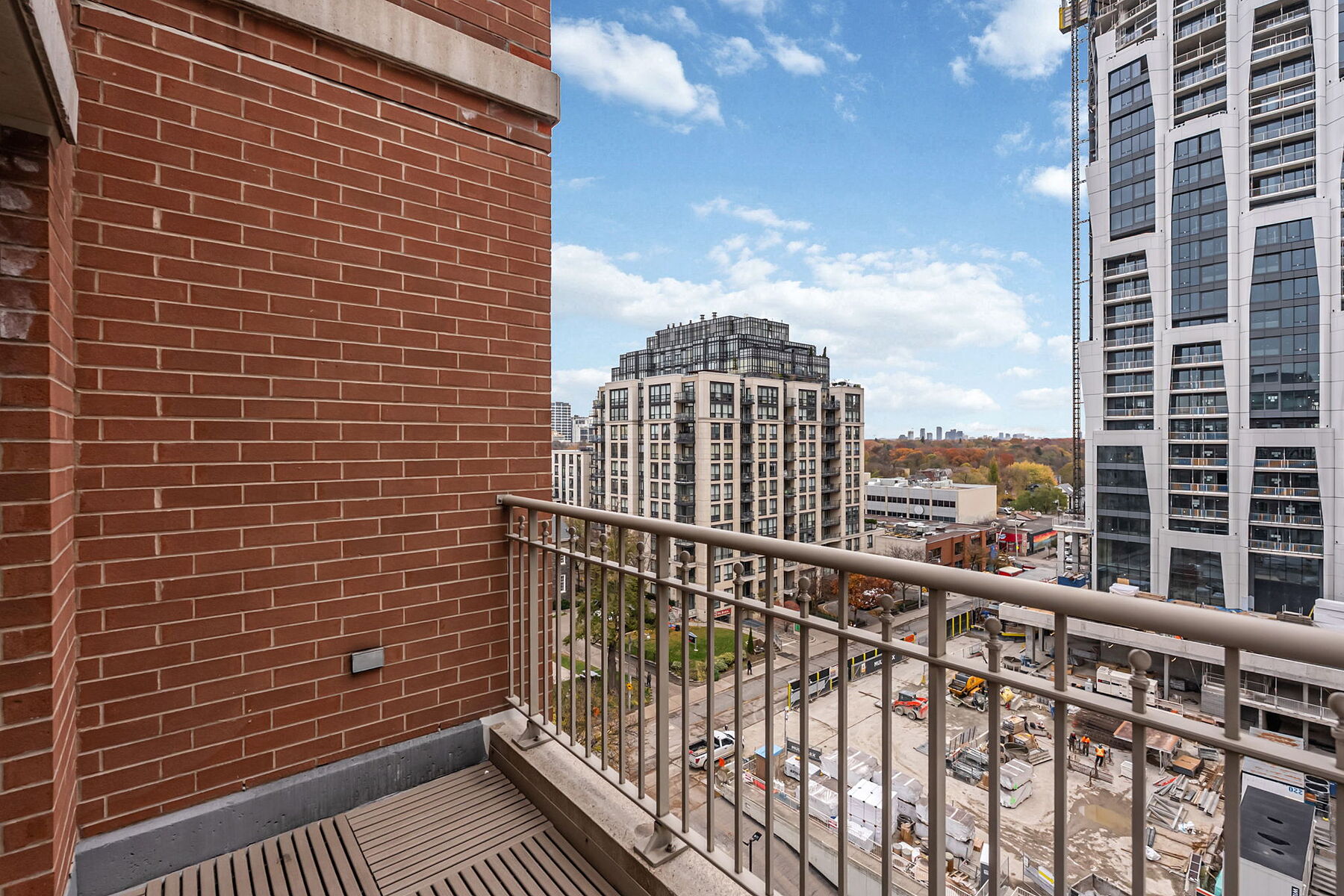 33 Delisle Ave #908