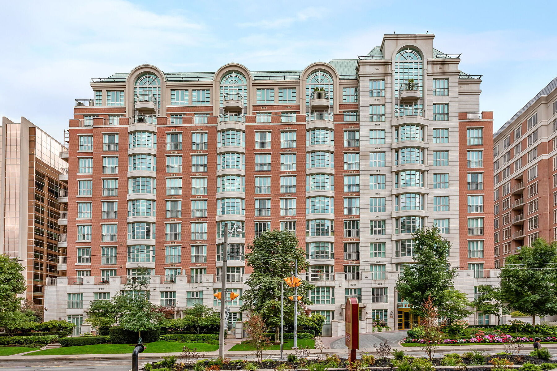33 Delisle Ave #908