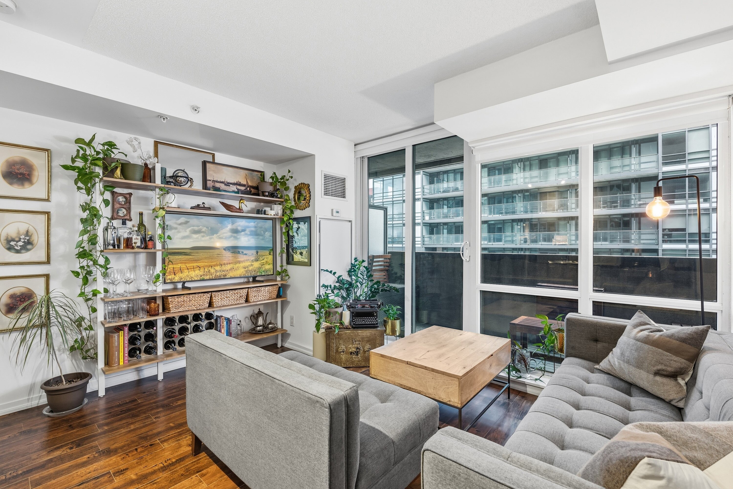 20 Joe Shuster Way  407