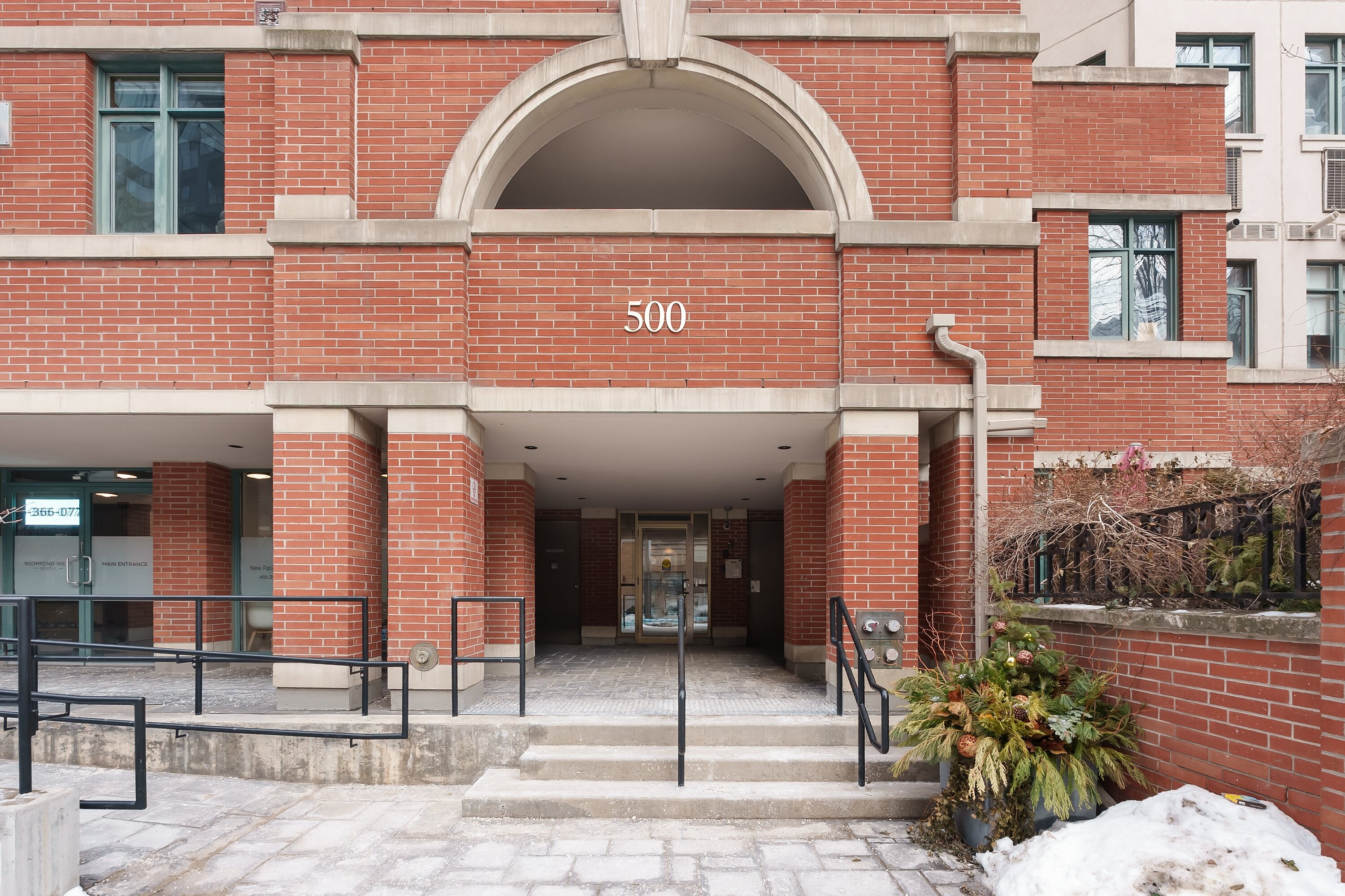 500 Richmond St W  328