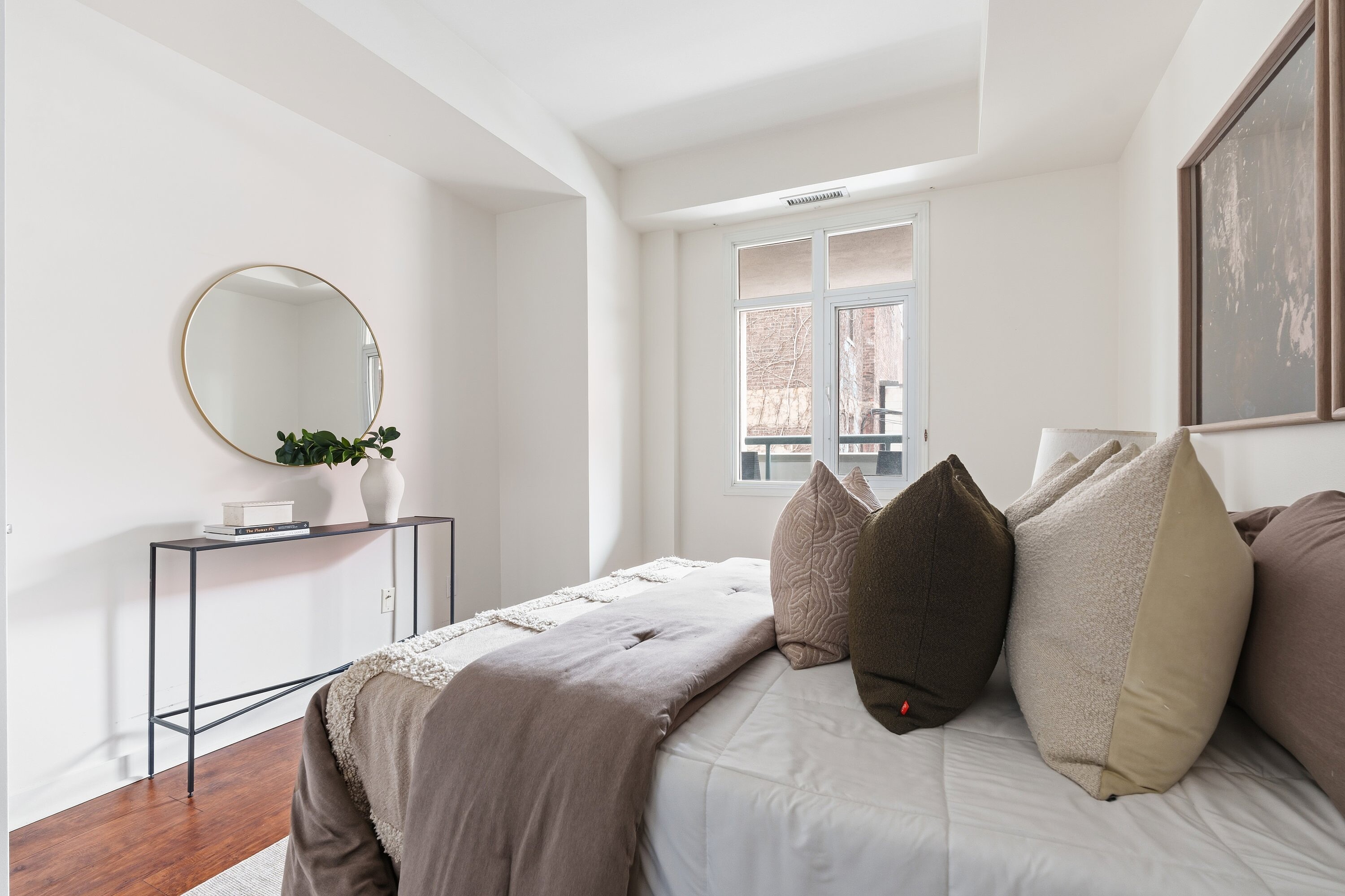 500 Richmond St W  328