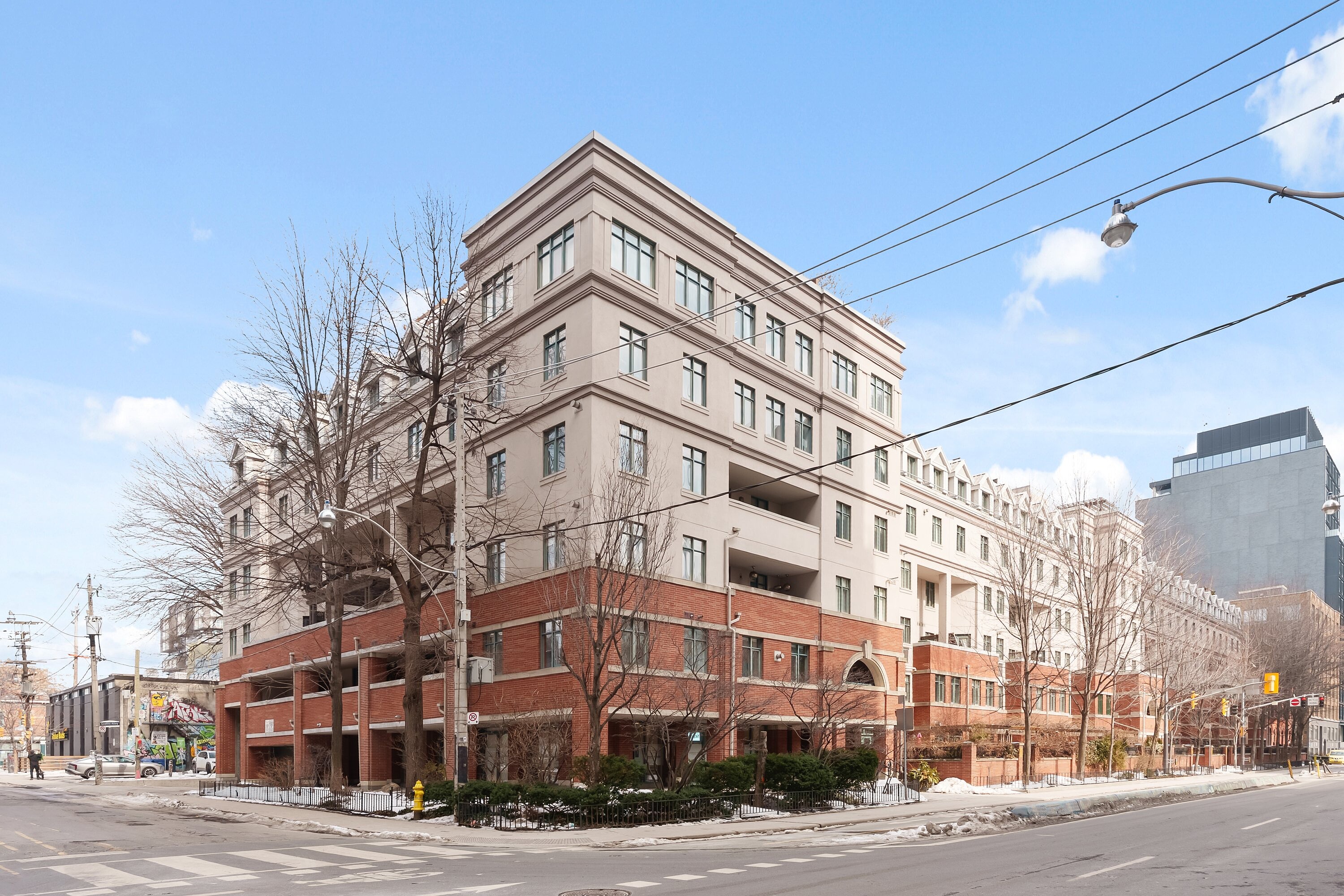 500 Richmond St W  328