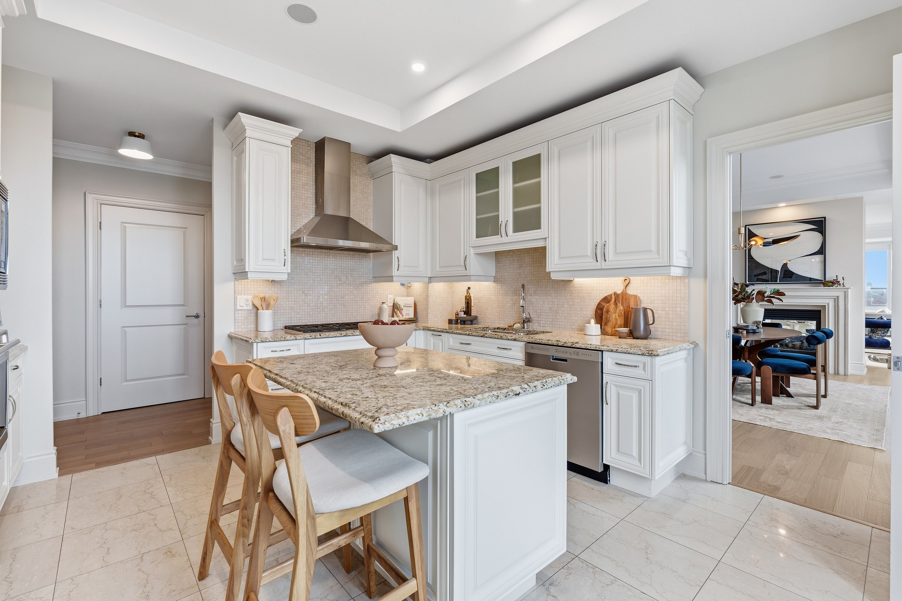 1717 Avenue Rd  LPH3