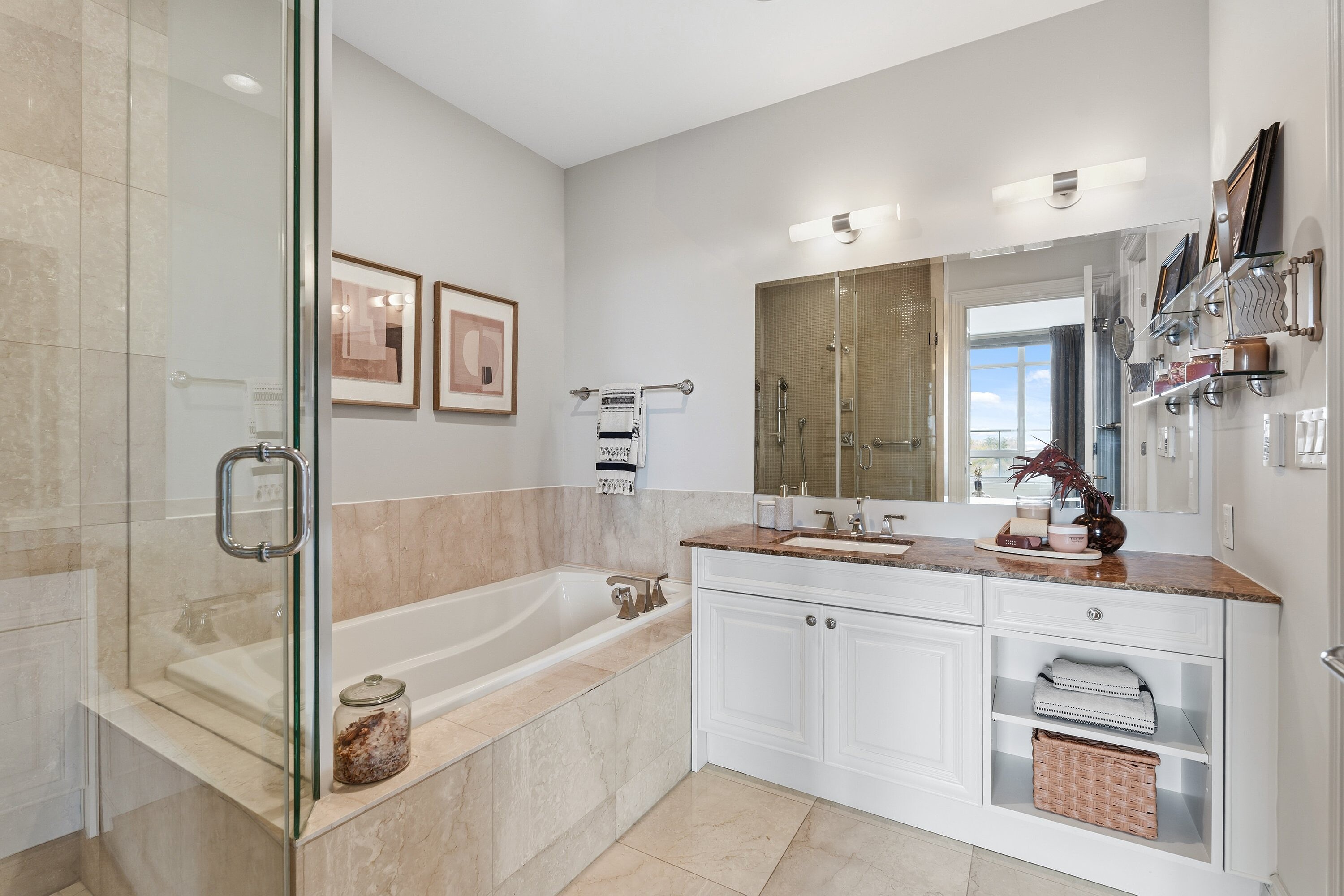 1717 Avenue Rd  LPH3