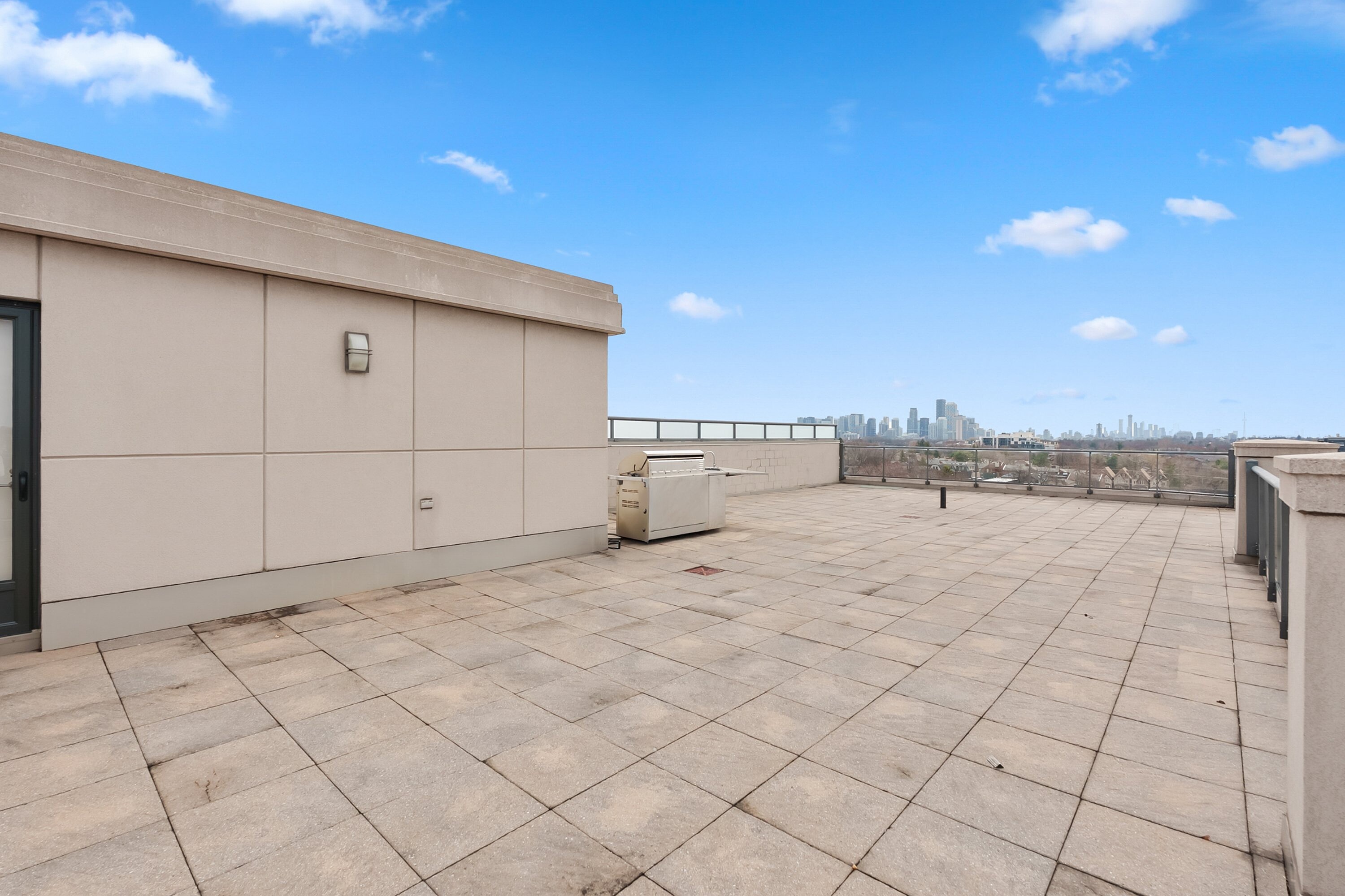 1717 Avenue Rd  LPH3