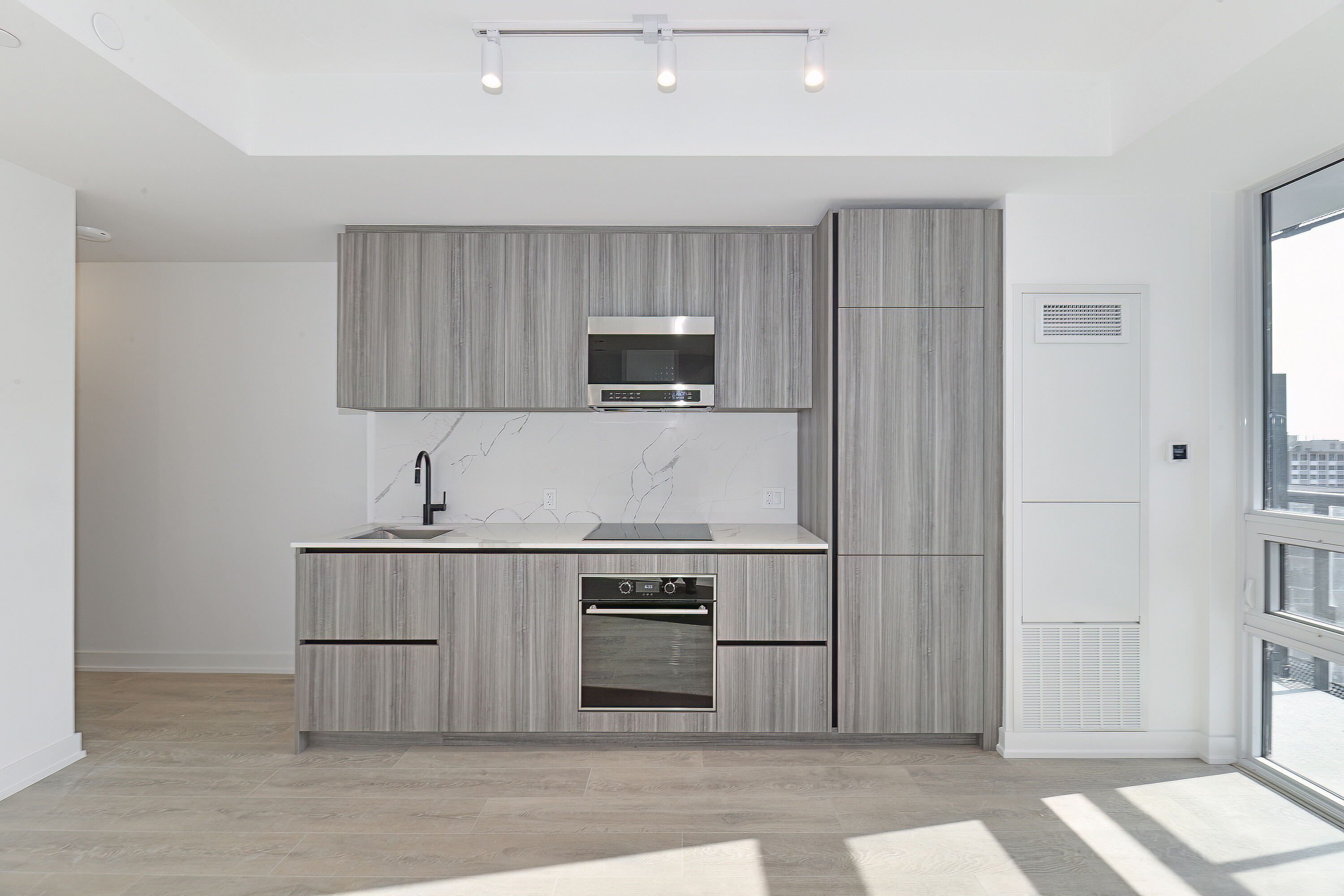 127 Broadway Ave  1102S