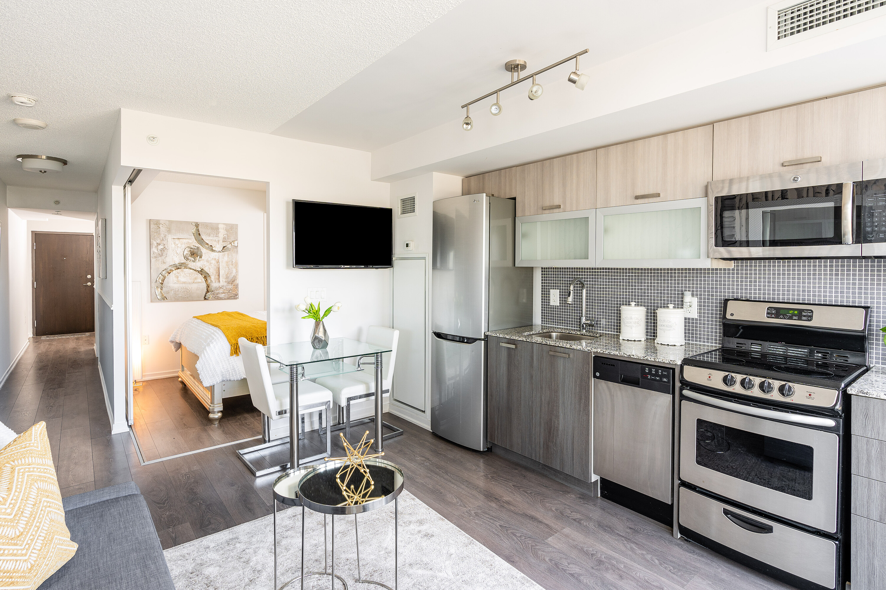 36 Lisgar St  903E