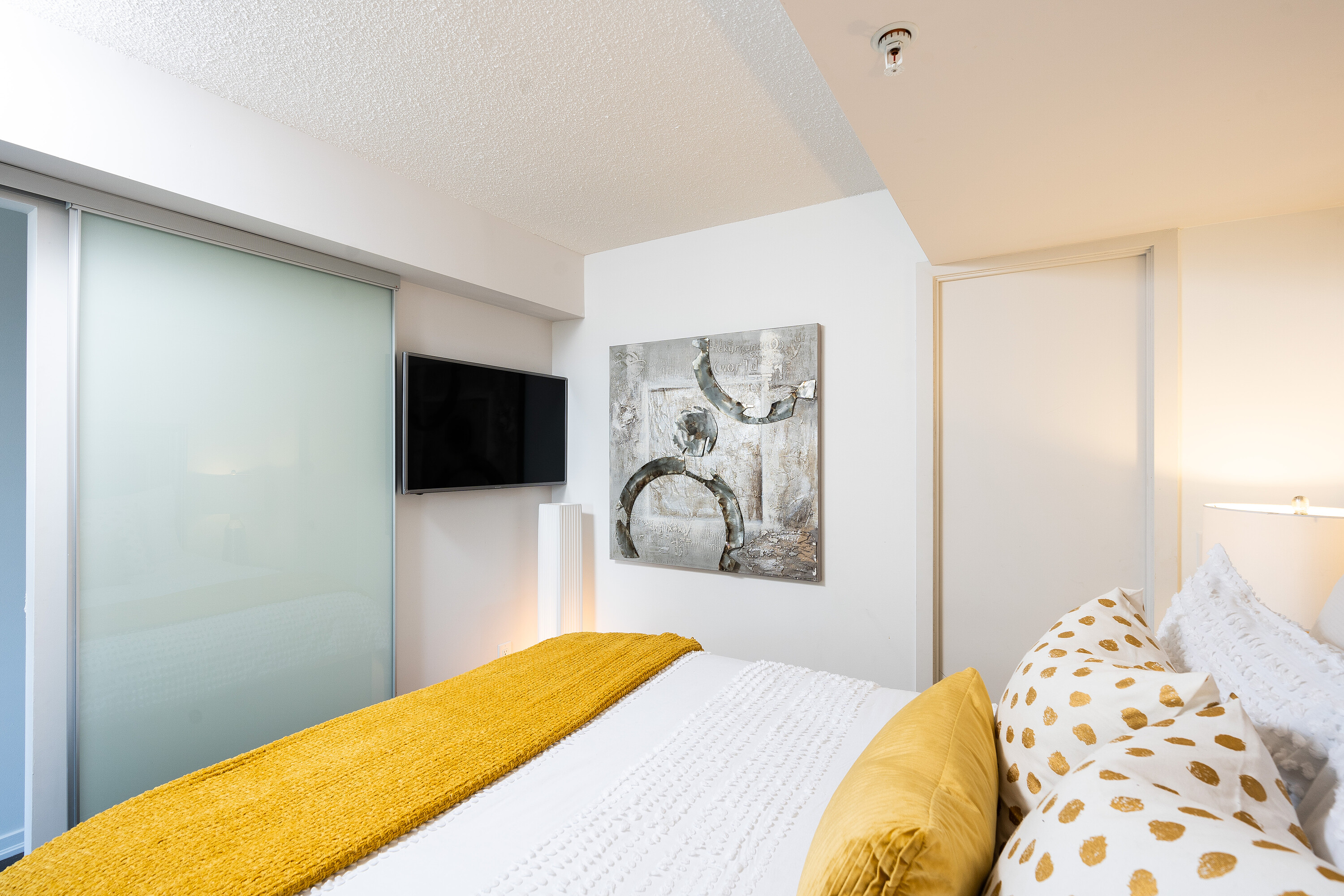 36 Lisgar St  903E