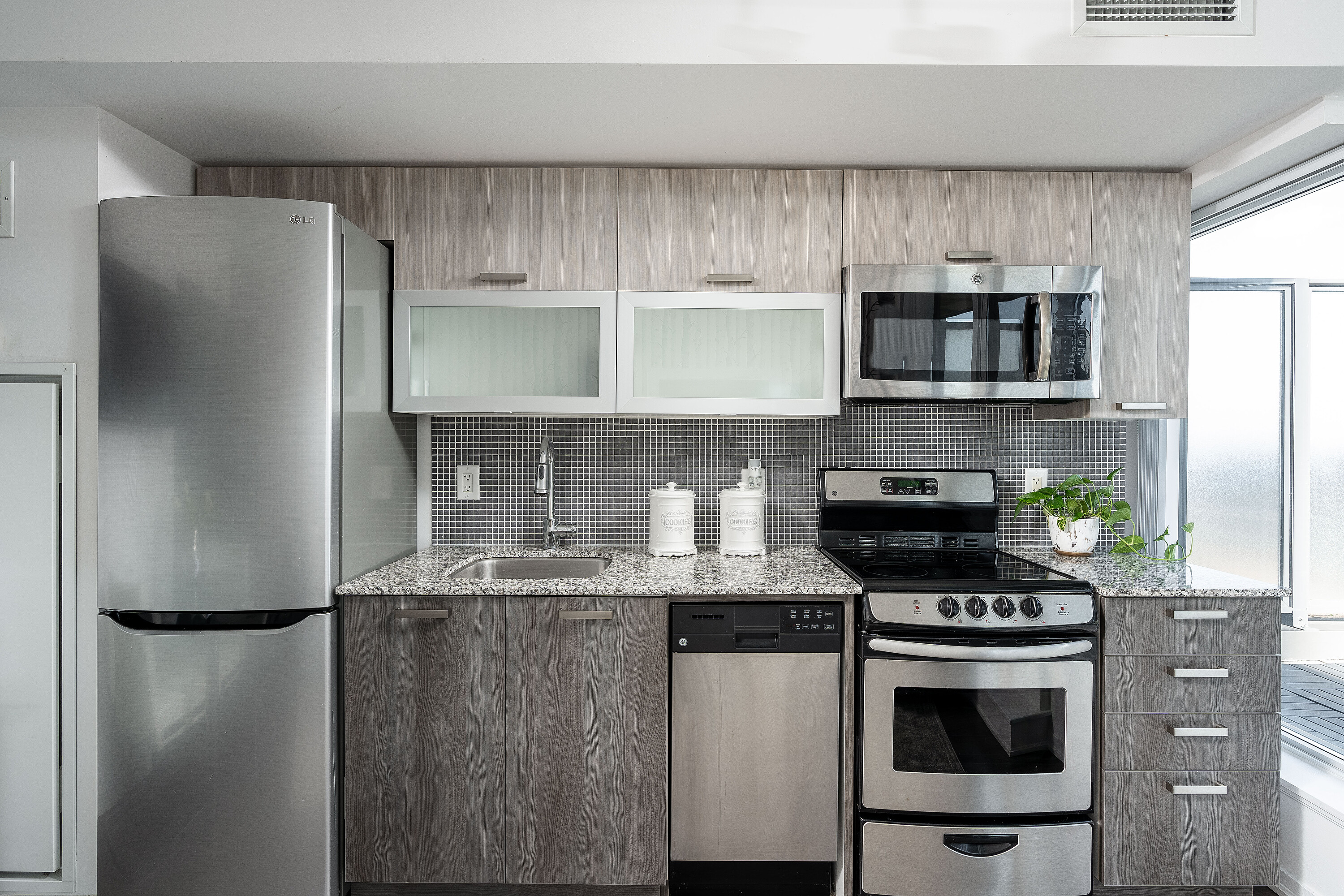 36 Lisgar St  903E