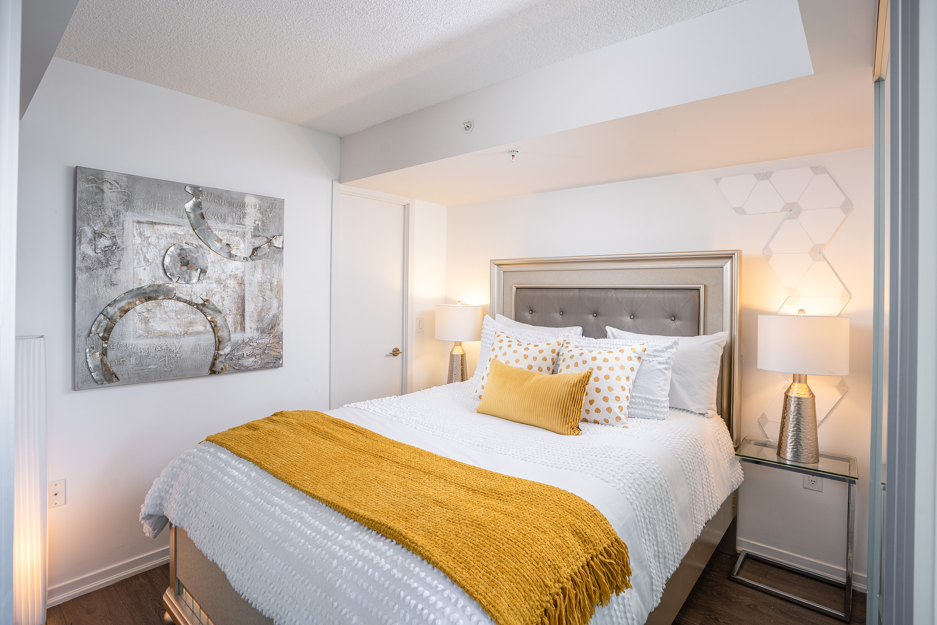 36 Lisgar St  903E