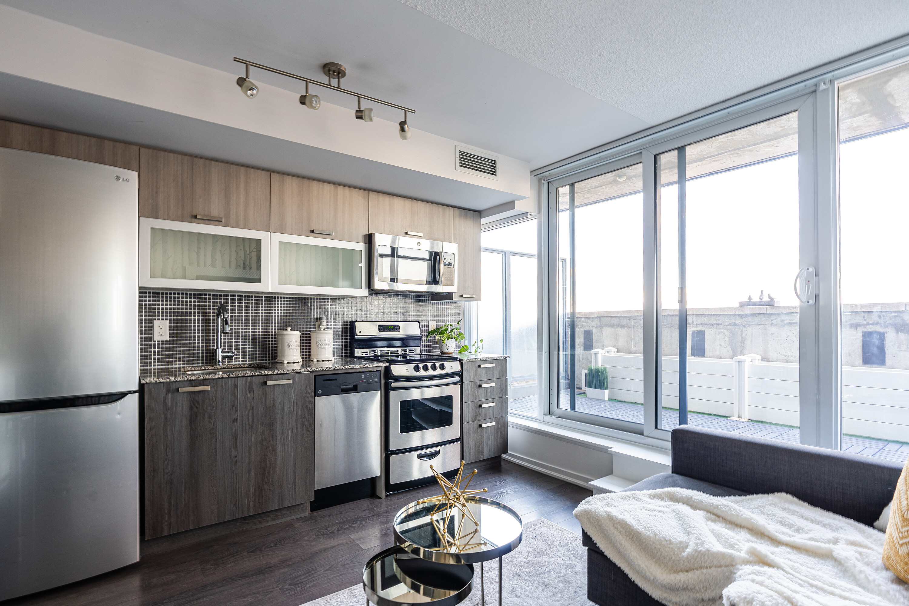 36 Lisgar St  903E