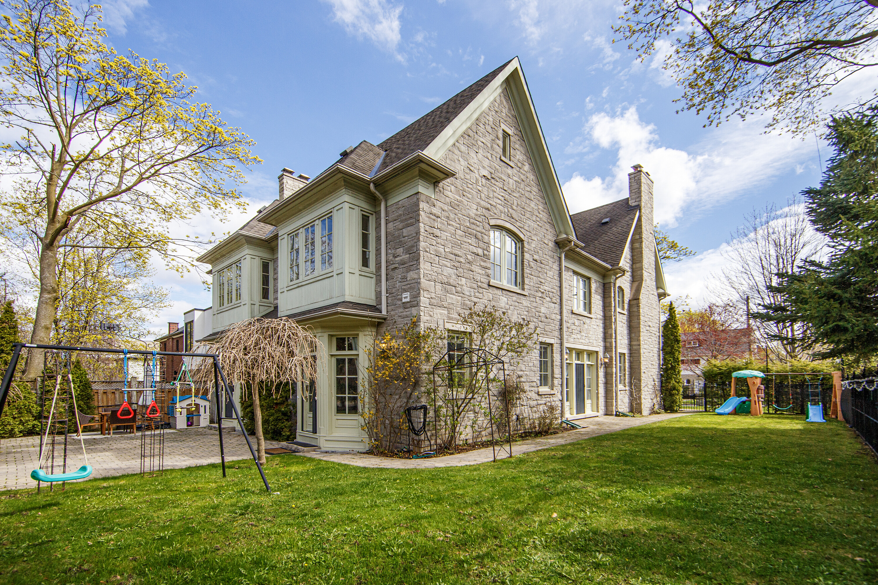 200 Glenayr Rd