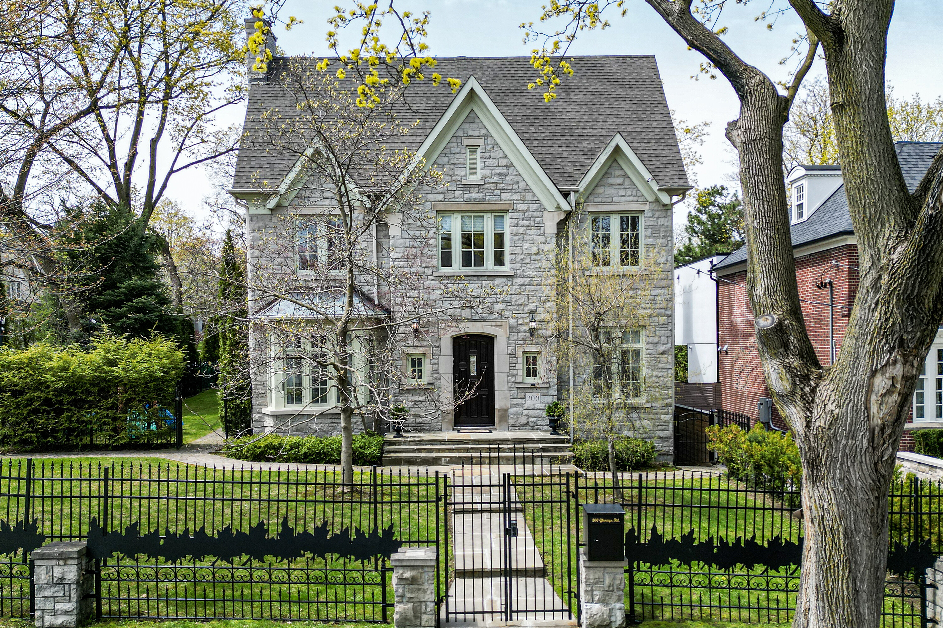 200 Glenayr Rd