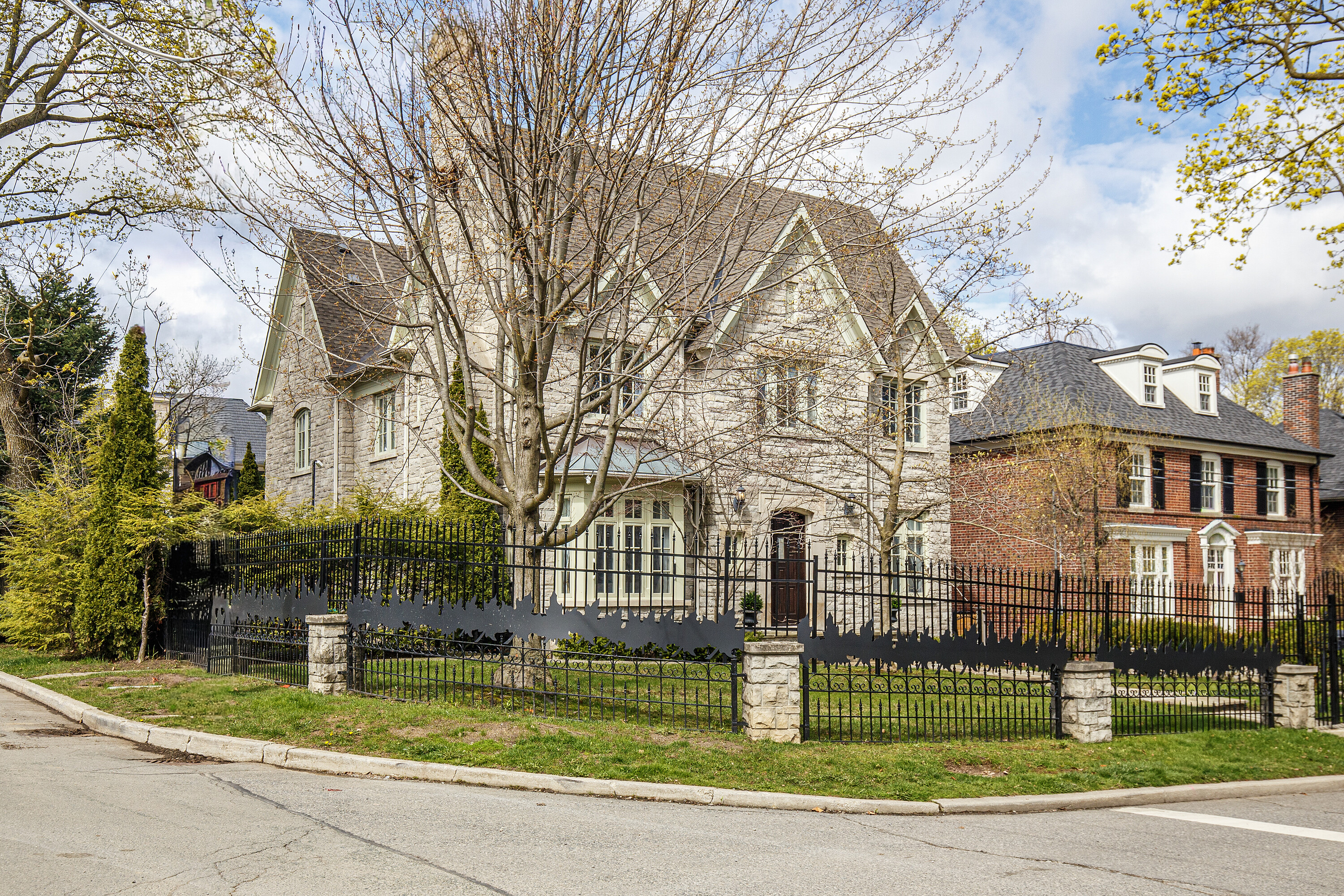 200 Glenayr Rd