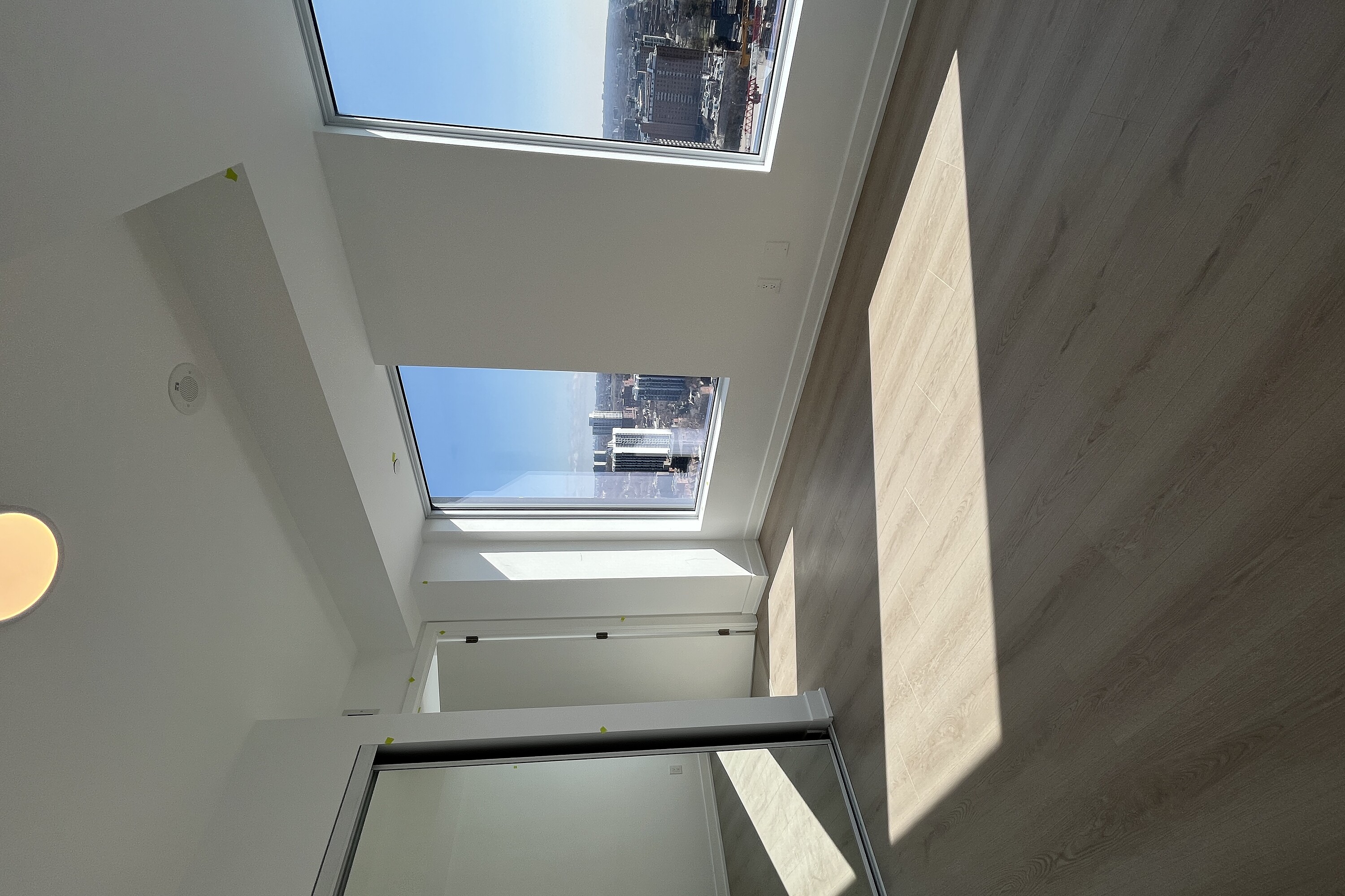 100 Queen St E  3203