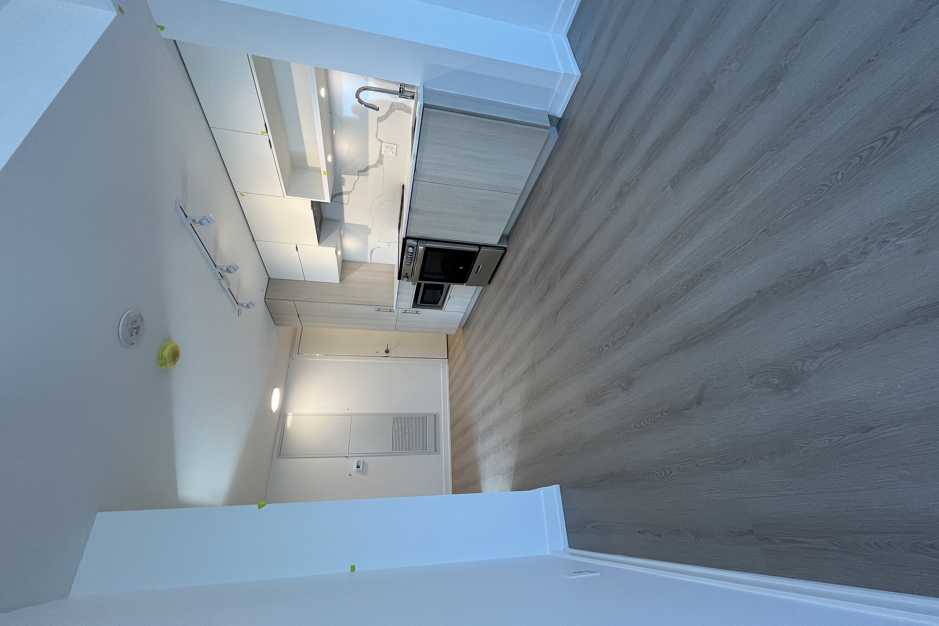 100 Queen St E  3203