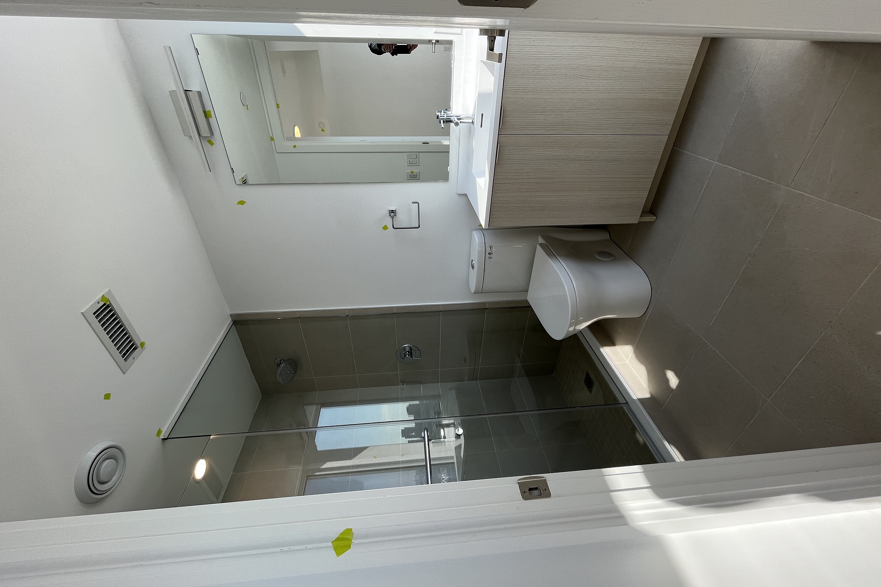 100 Queen St E  3203