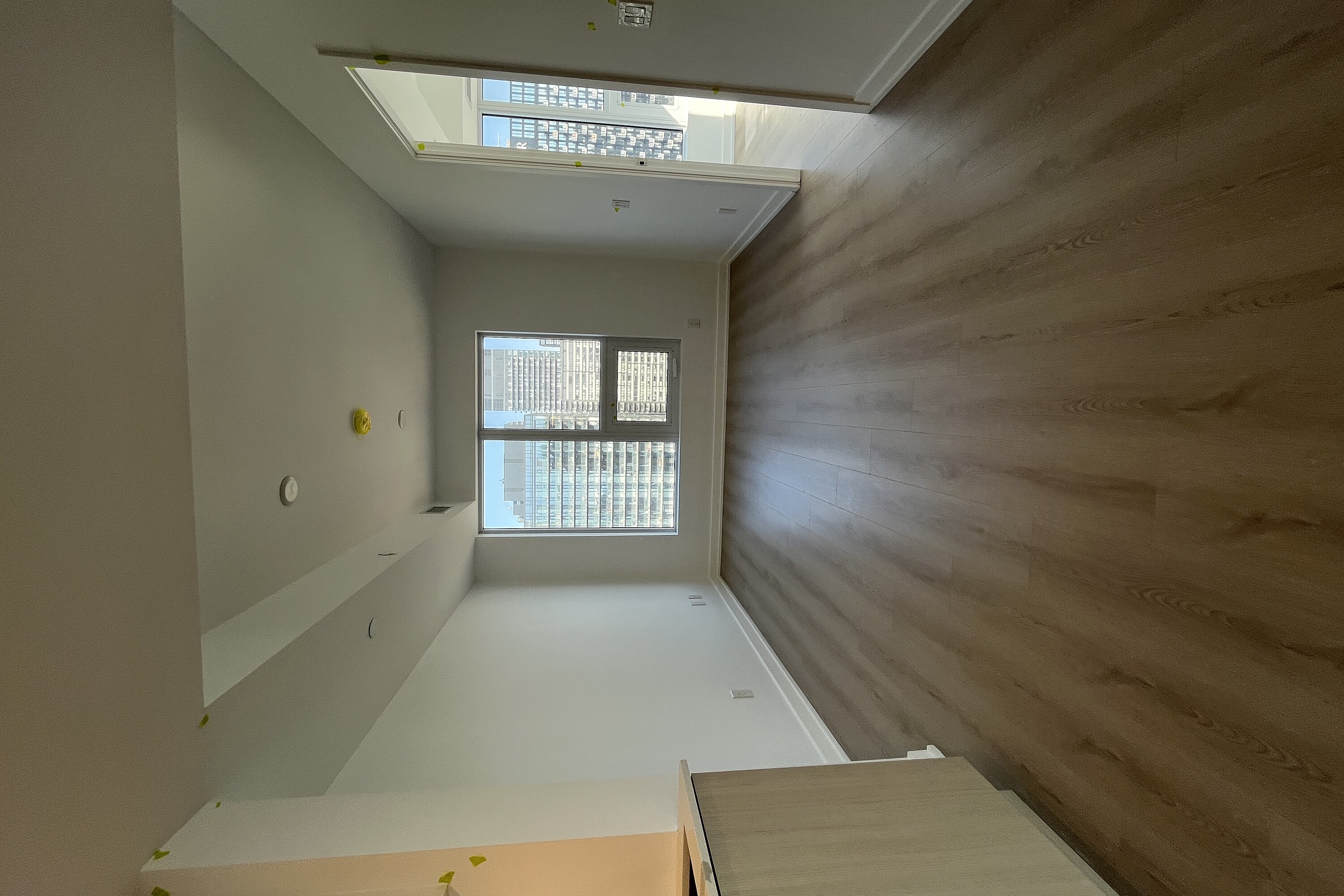 100 Queen St E  3203