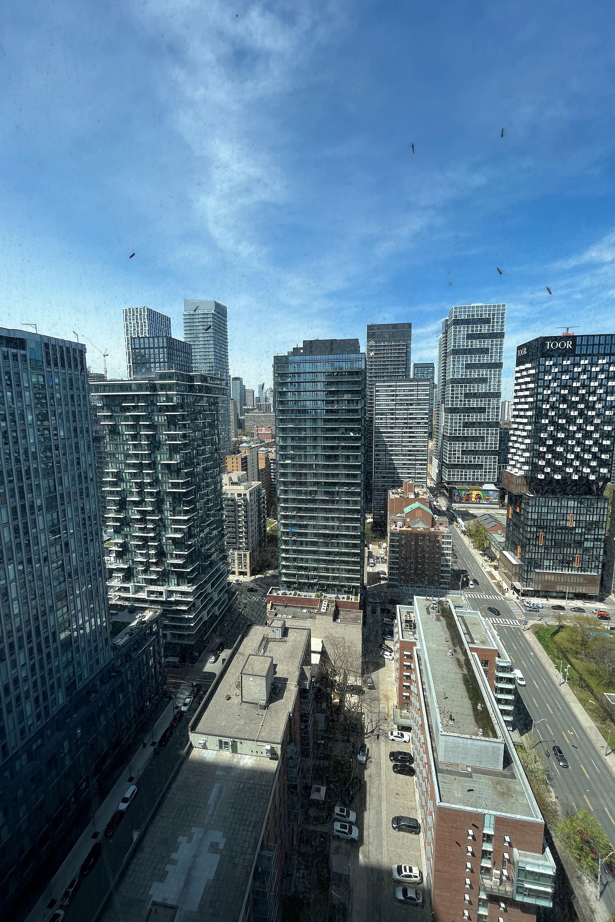 100 Queen St E  3203