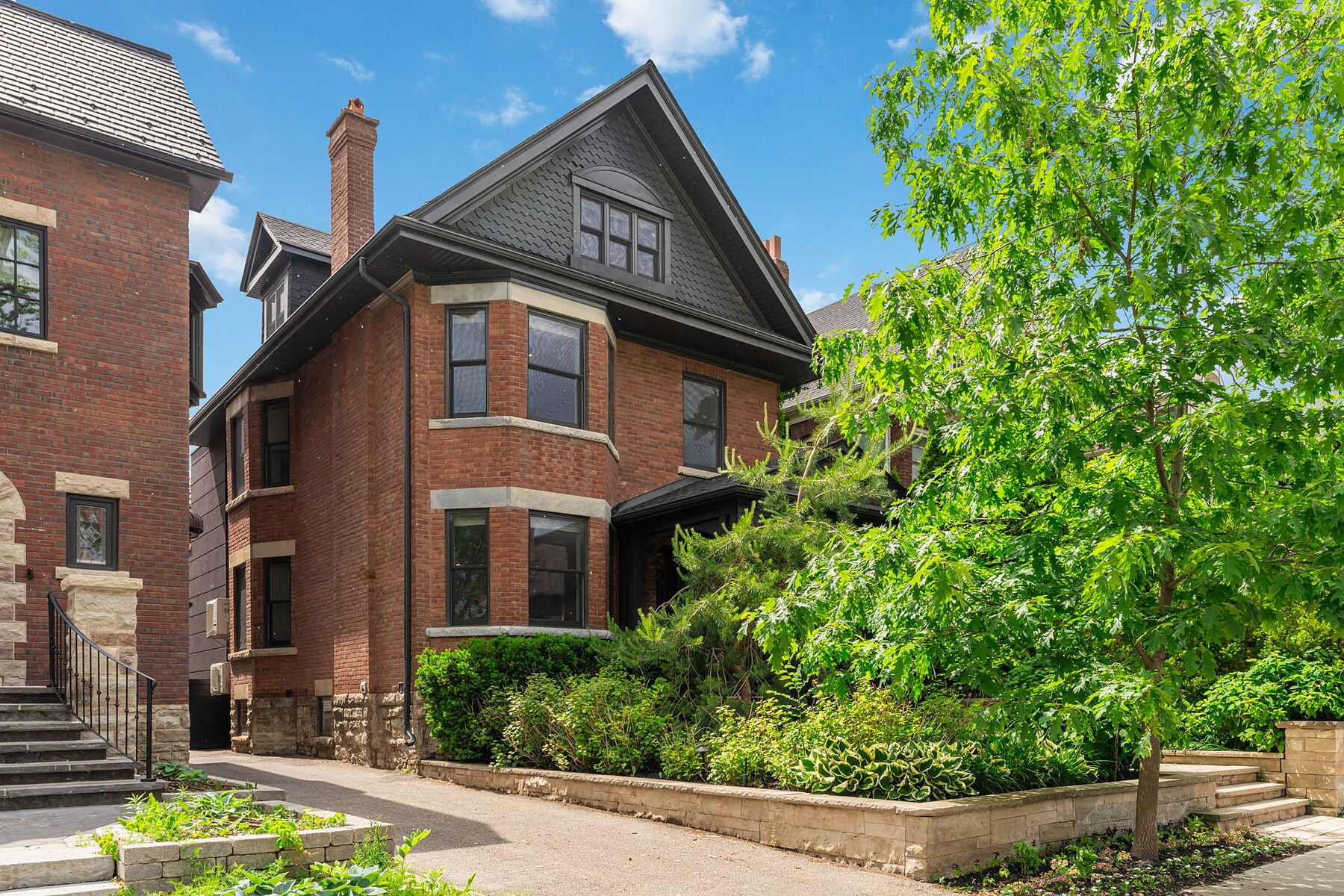 330 Palmerston Blvd