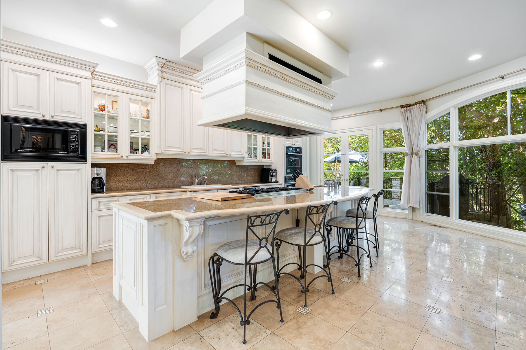 340 Riverview Dr