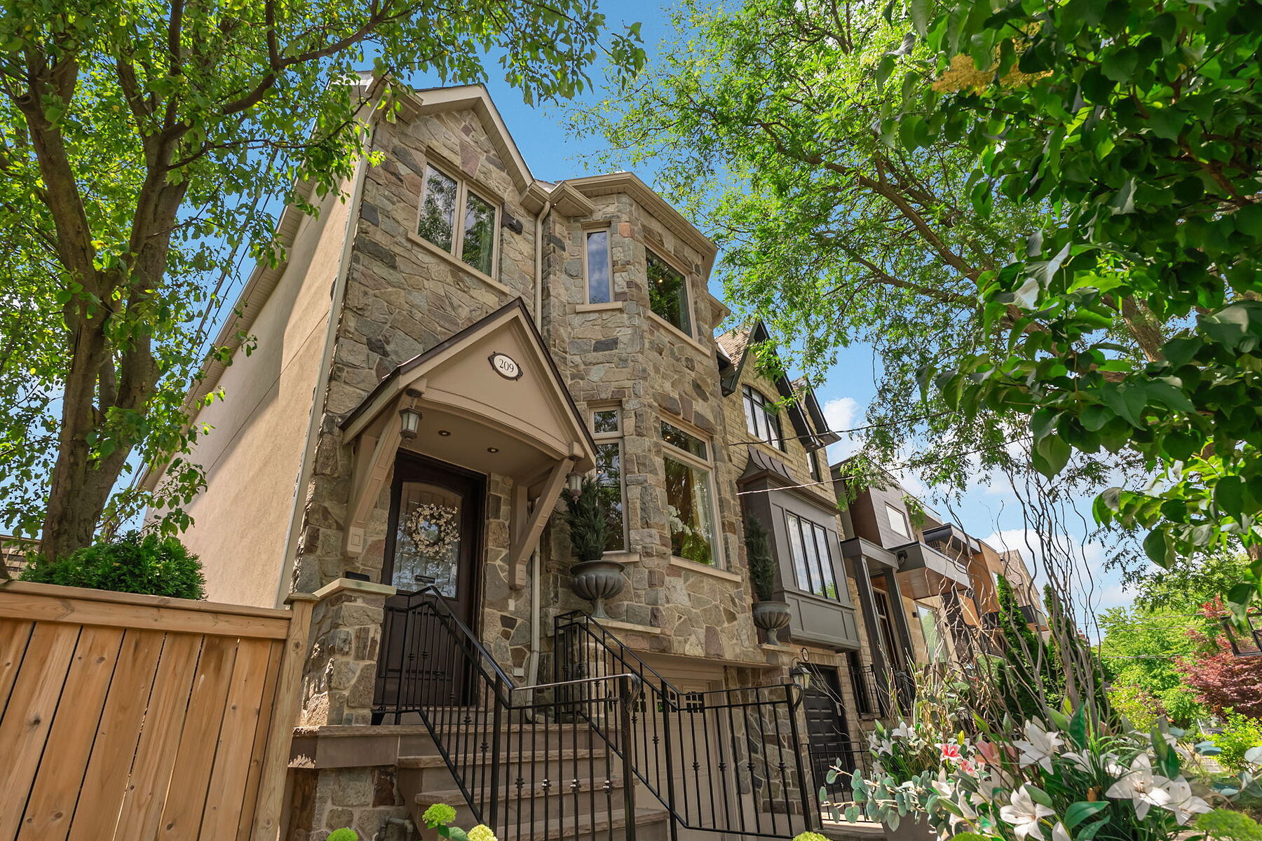 209 Douglas Ave
