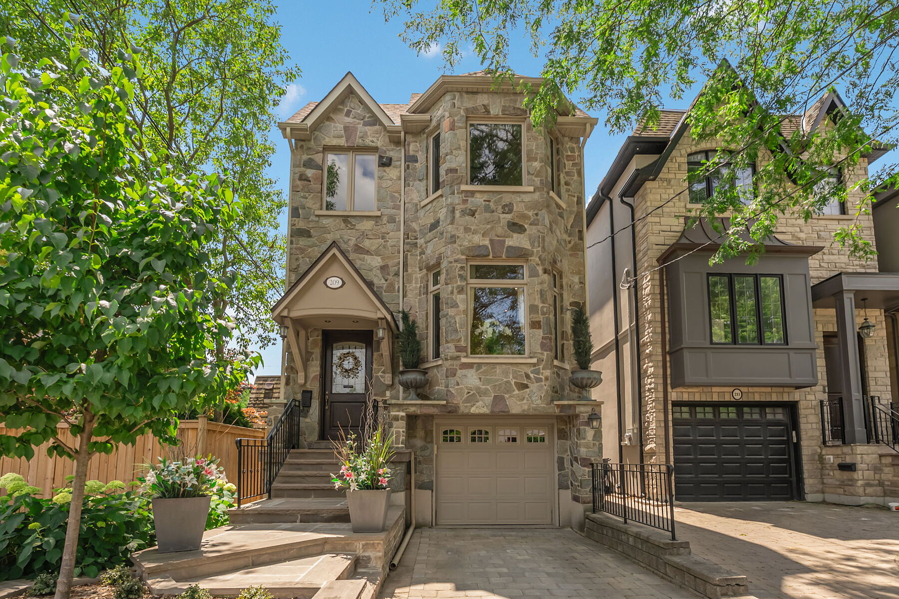 209 Douglas Ave