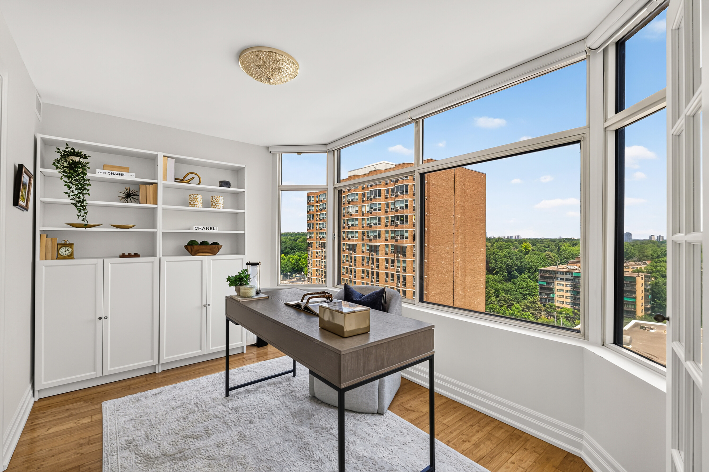 900 Yonge St  1002