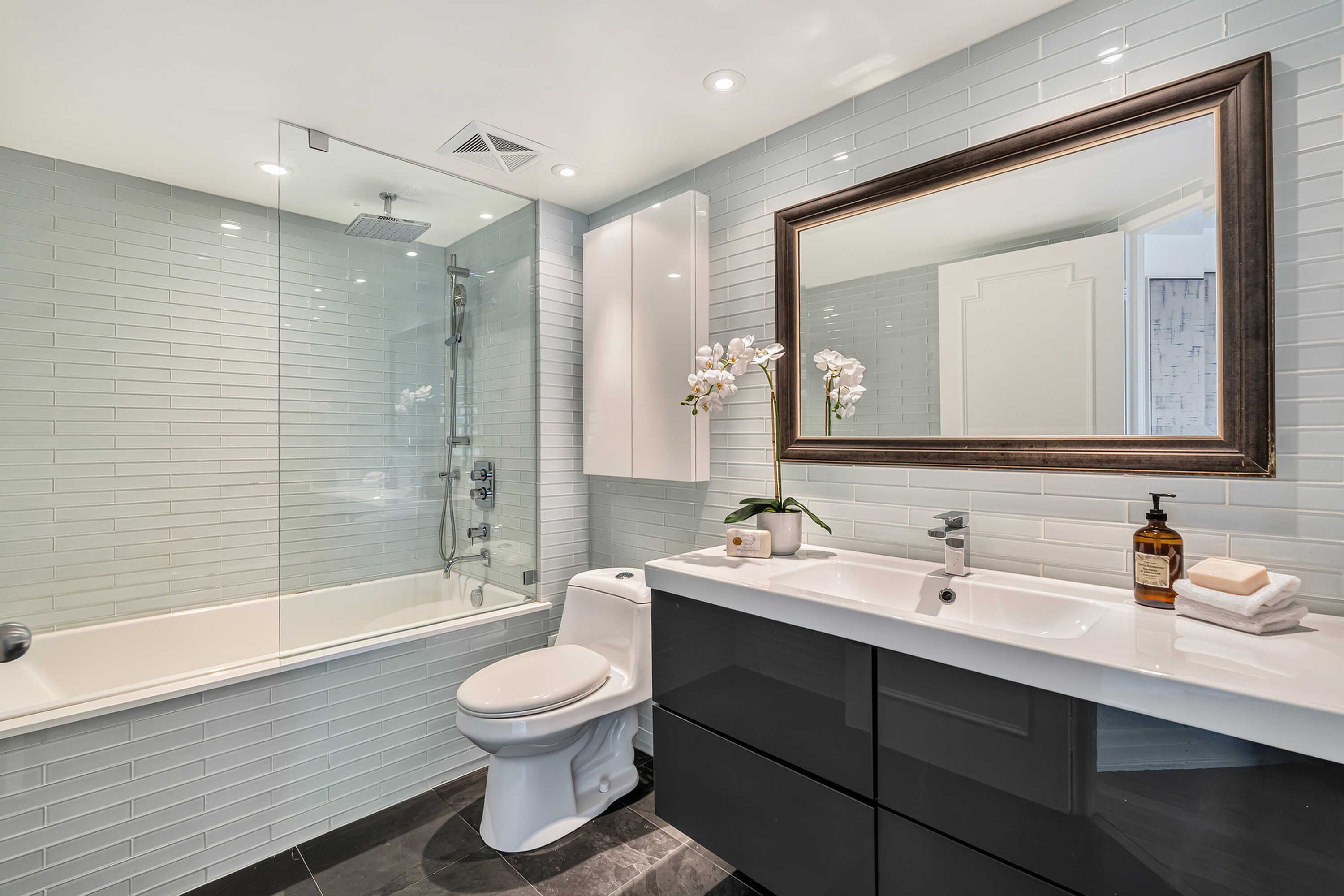 900 Yonge St  1002