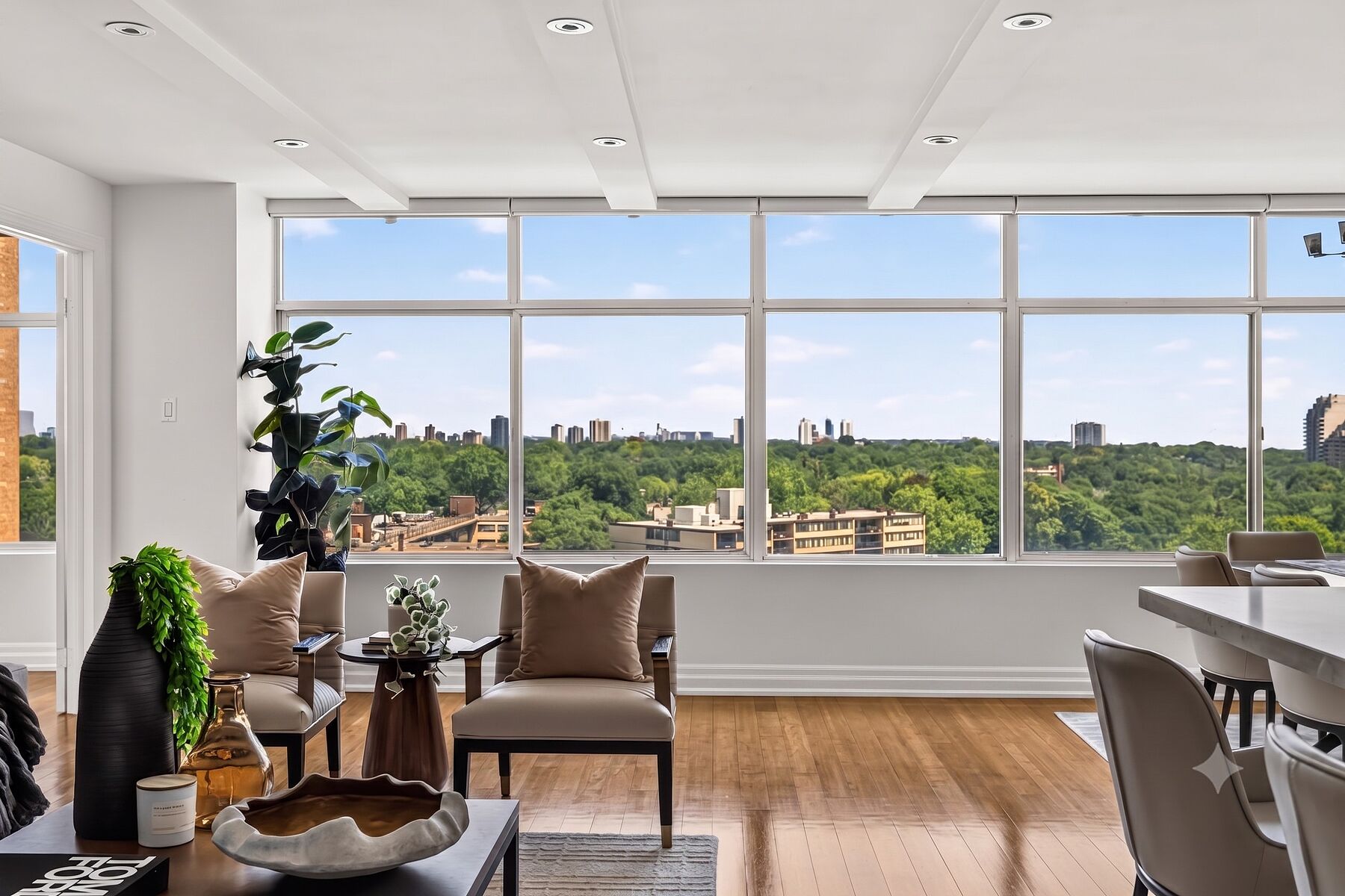 900 Yonge St  1002