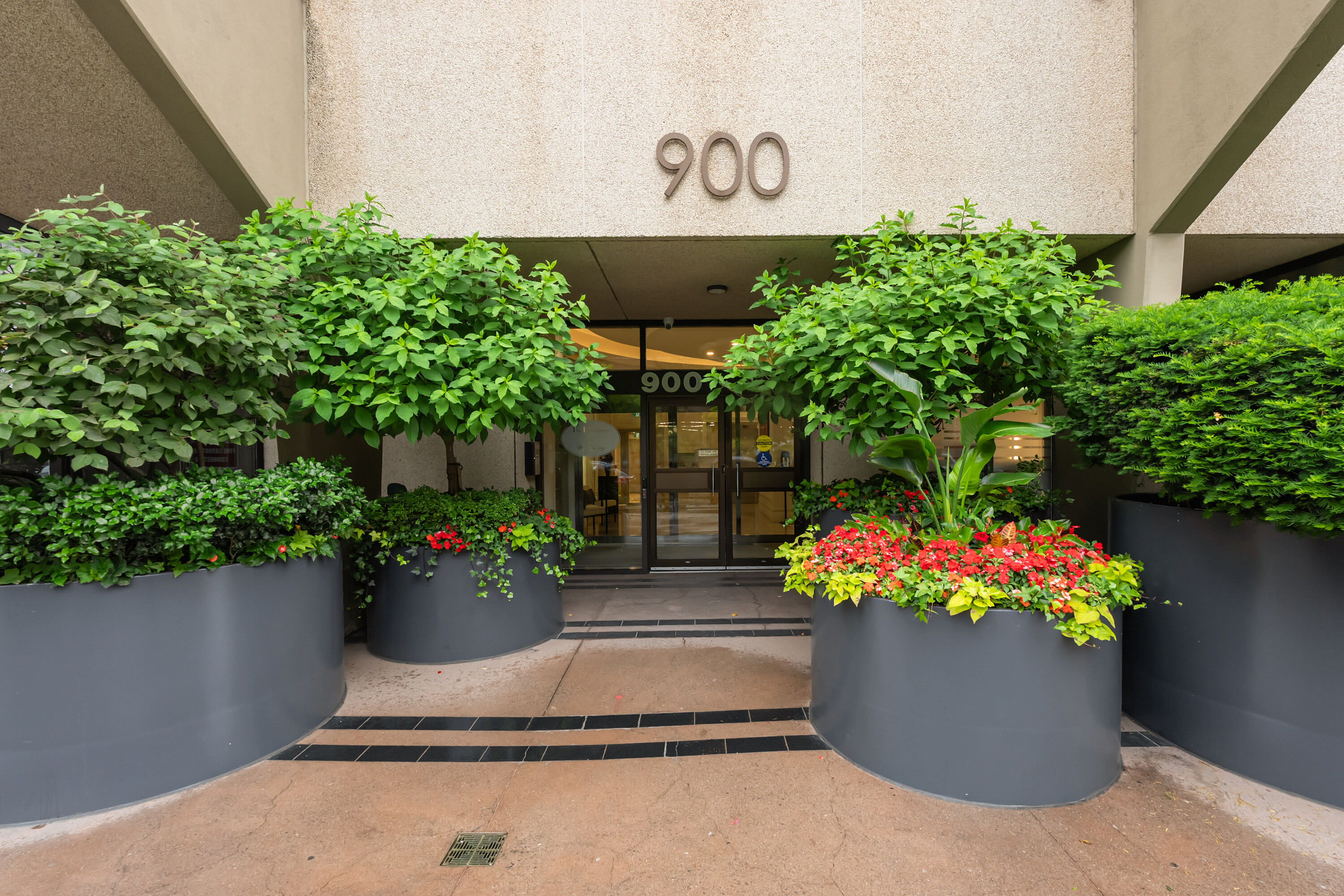 900 Yonge St  1002