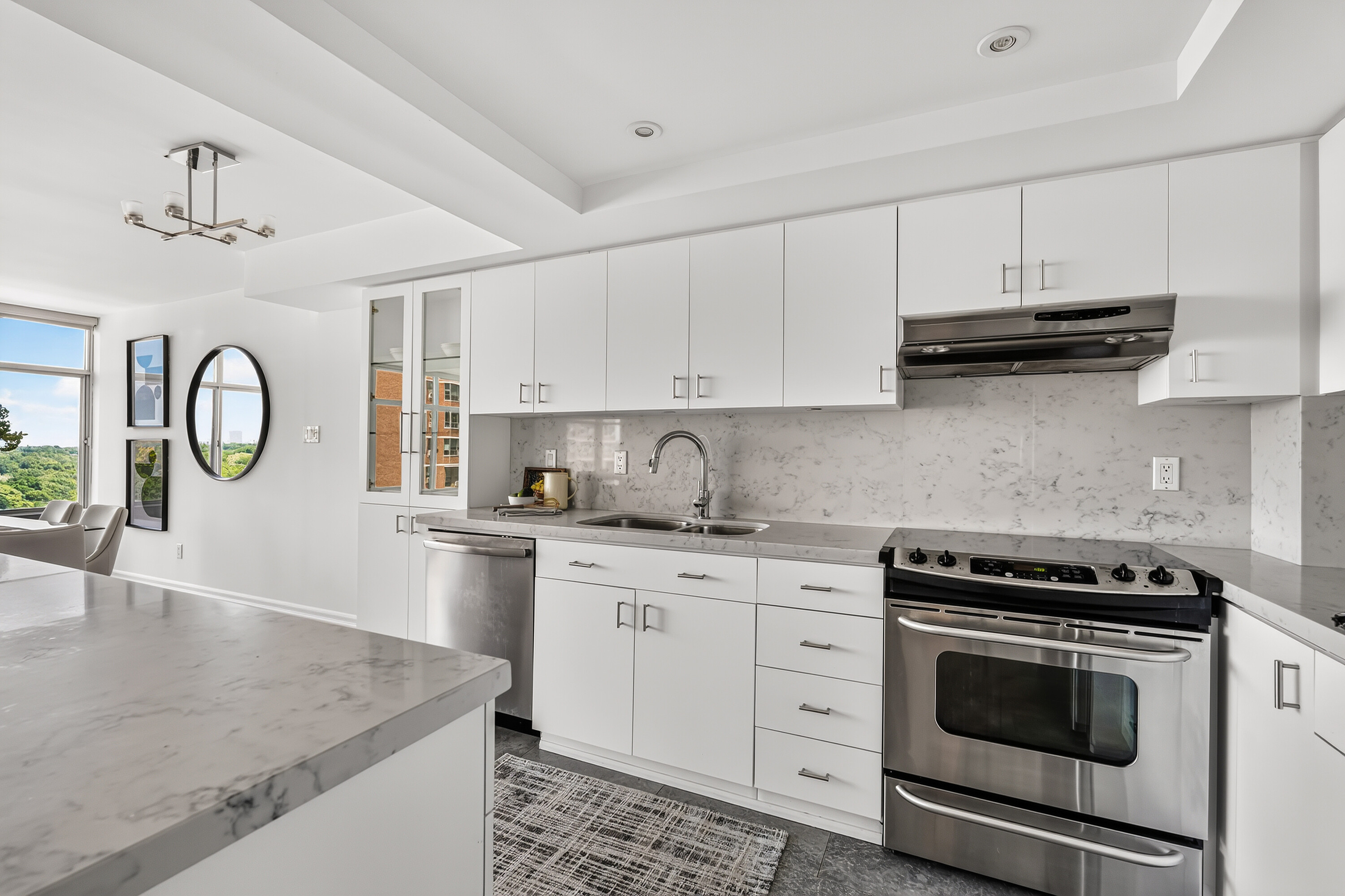 900 Yonge St  1002