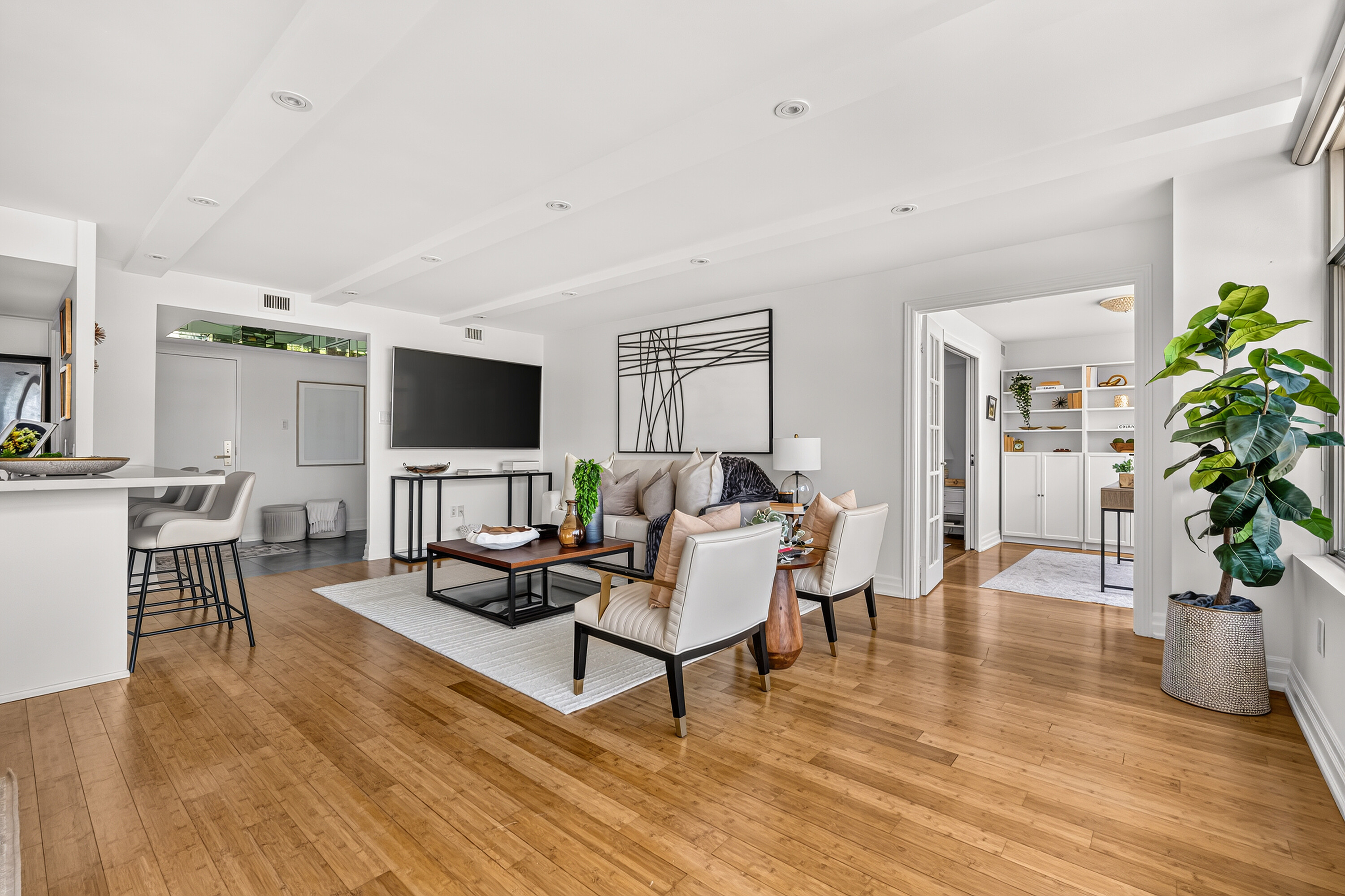 900 Yonge St  1002