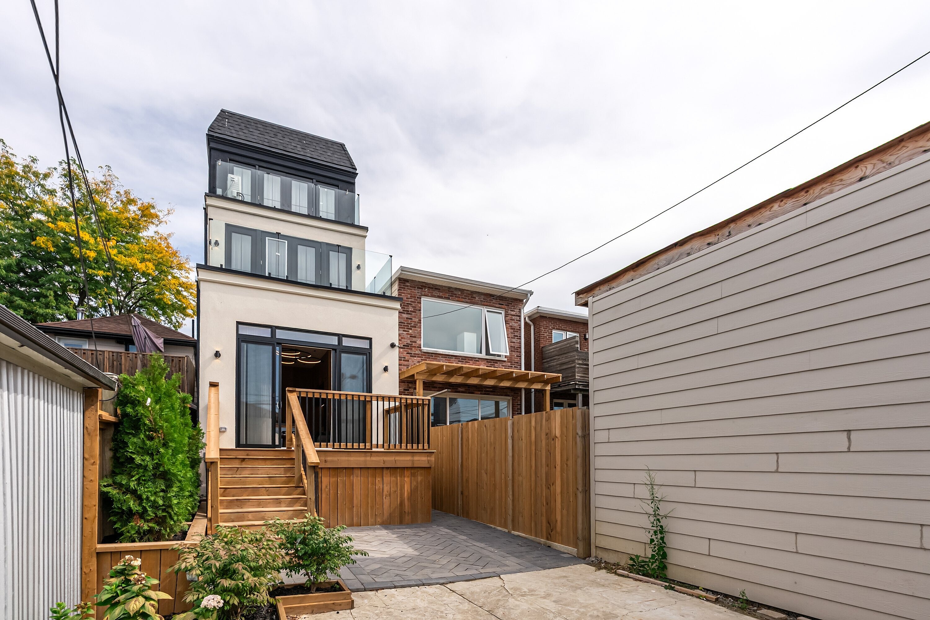 566 Delaware Ave N
