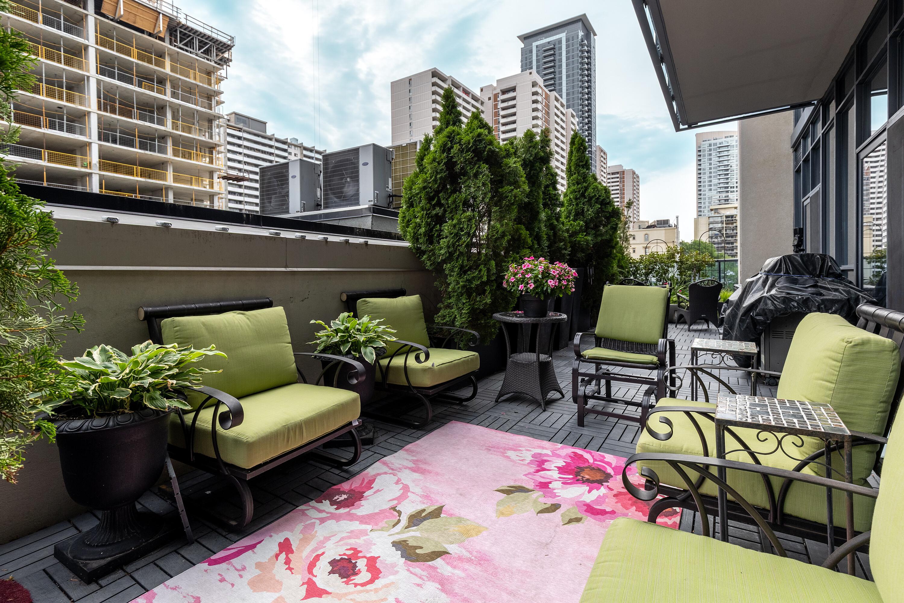 28 Linden St  402