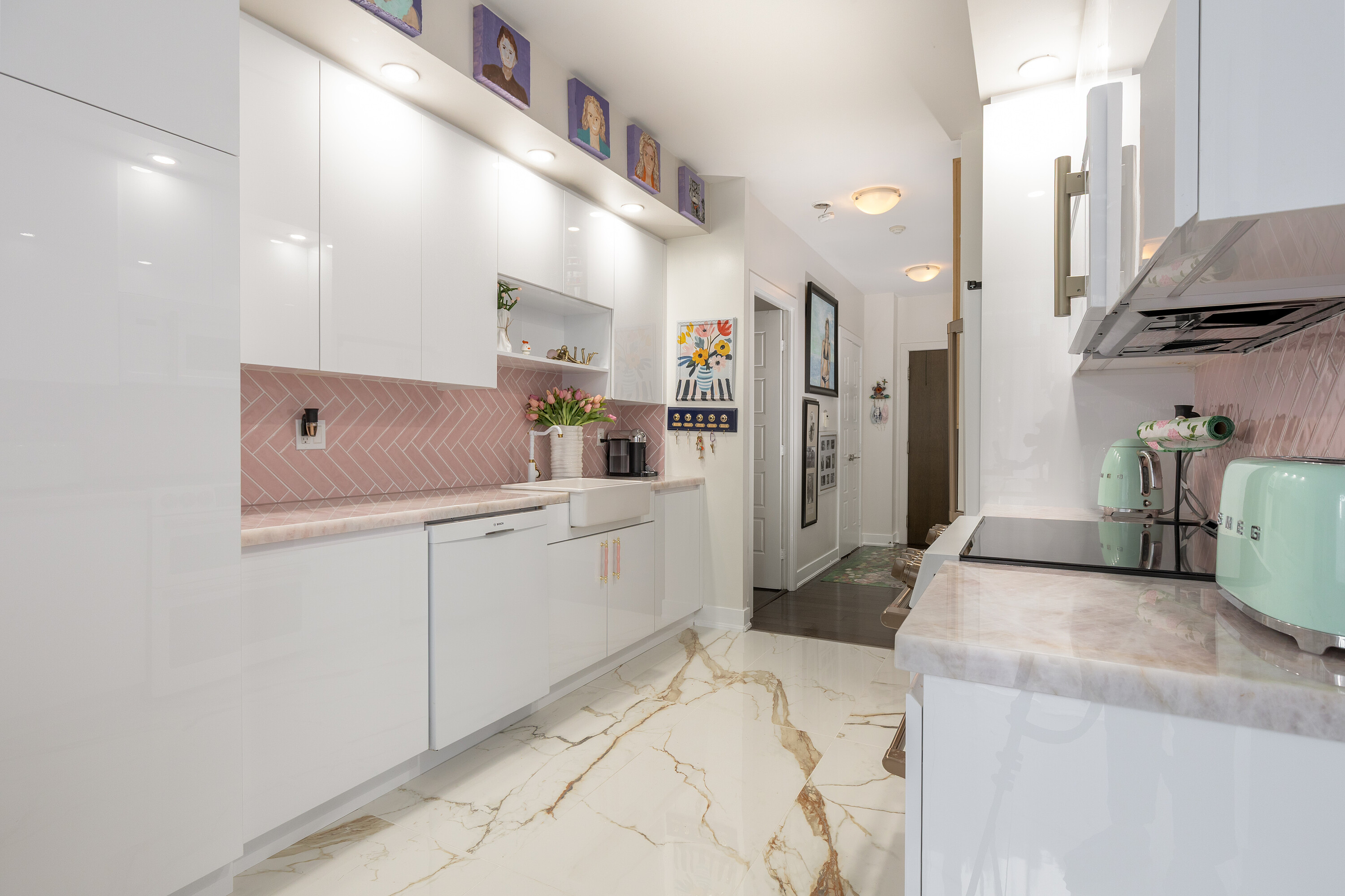 28 Linden St  402