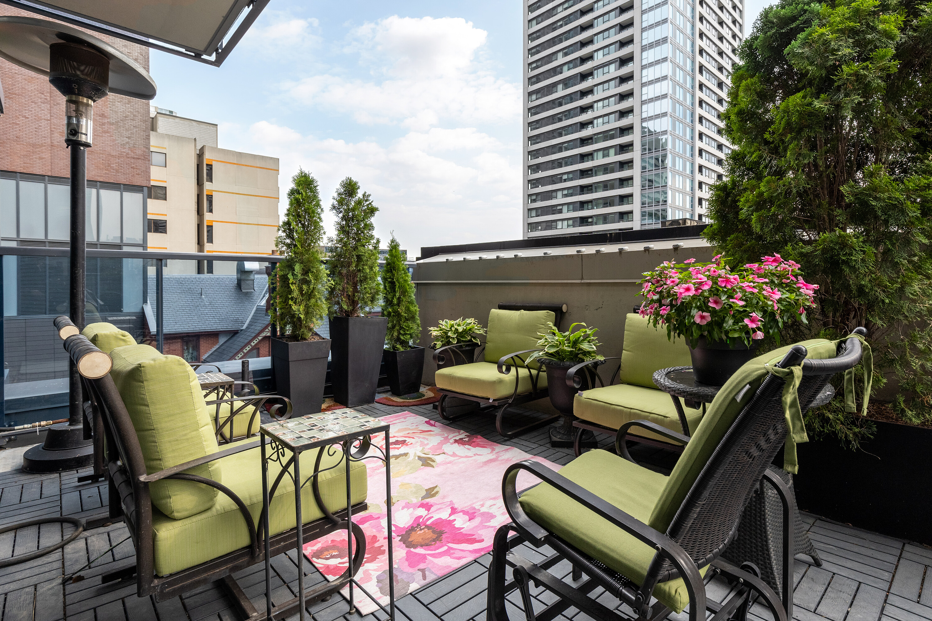 28 Linden St  402